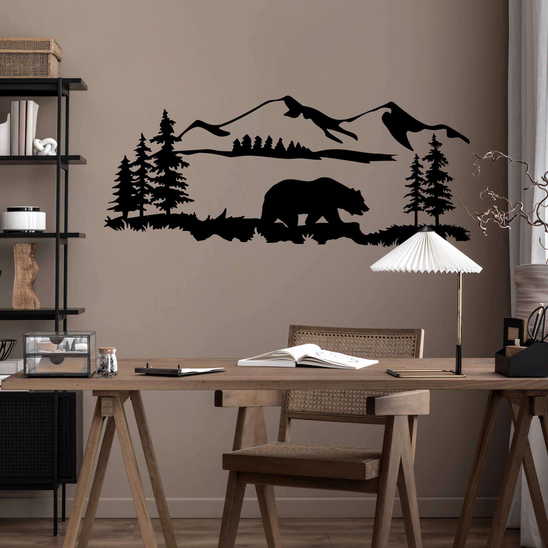 Wallsticker Silhuetbjørn i et bjerglandskab med træer