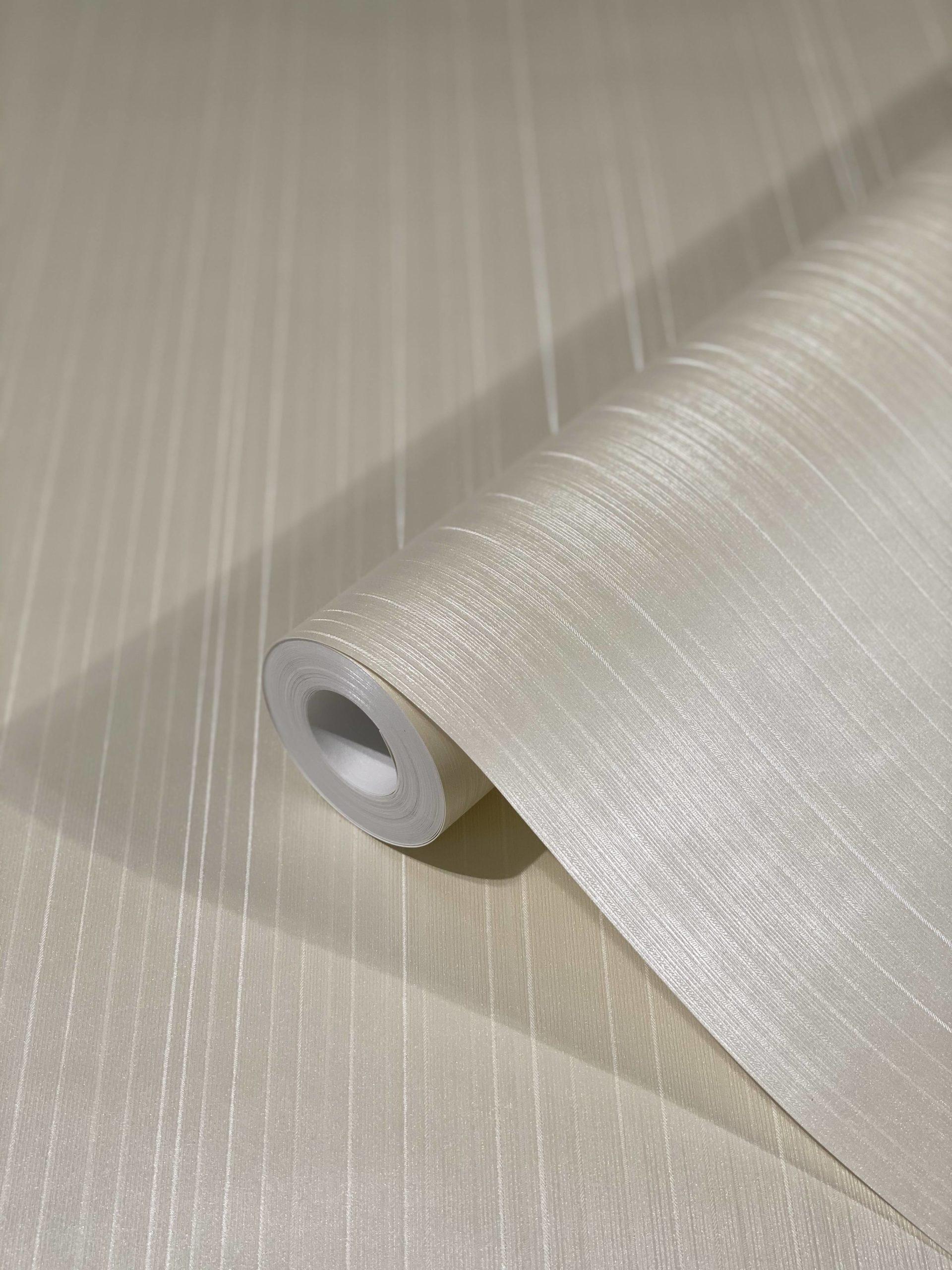 non-woven tapet med skinnende fine striber og linjer beige striber af Harald Glööckler