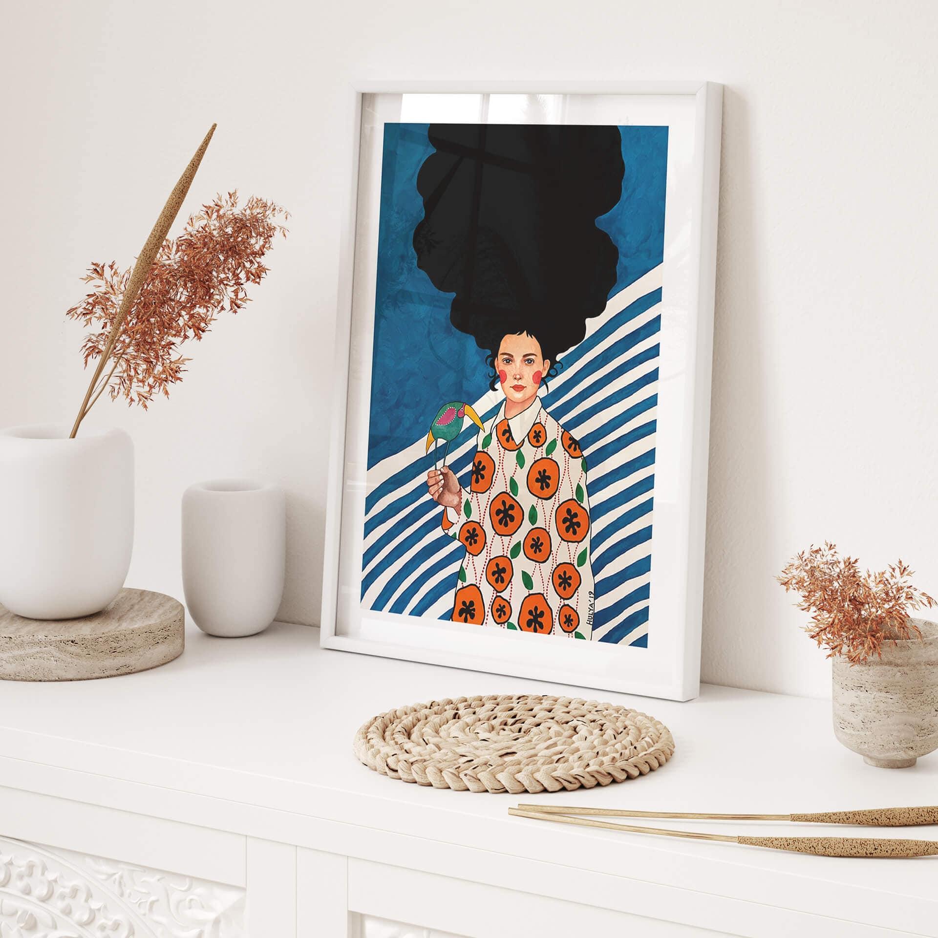 Plakat Kvinde foran en blå og hvid baggrund - Hülya
