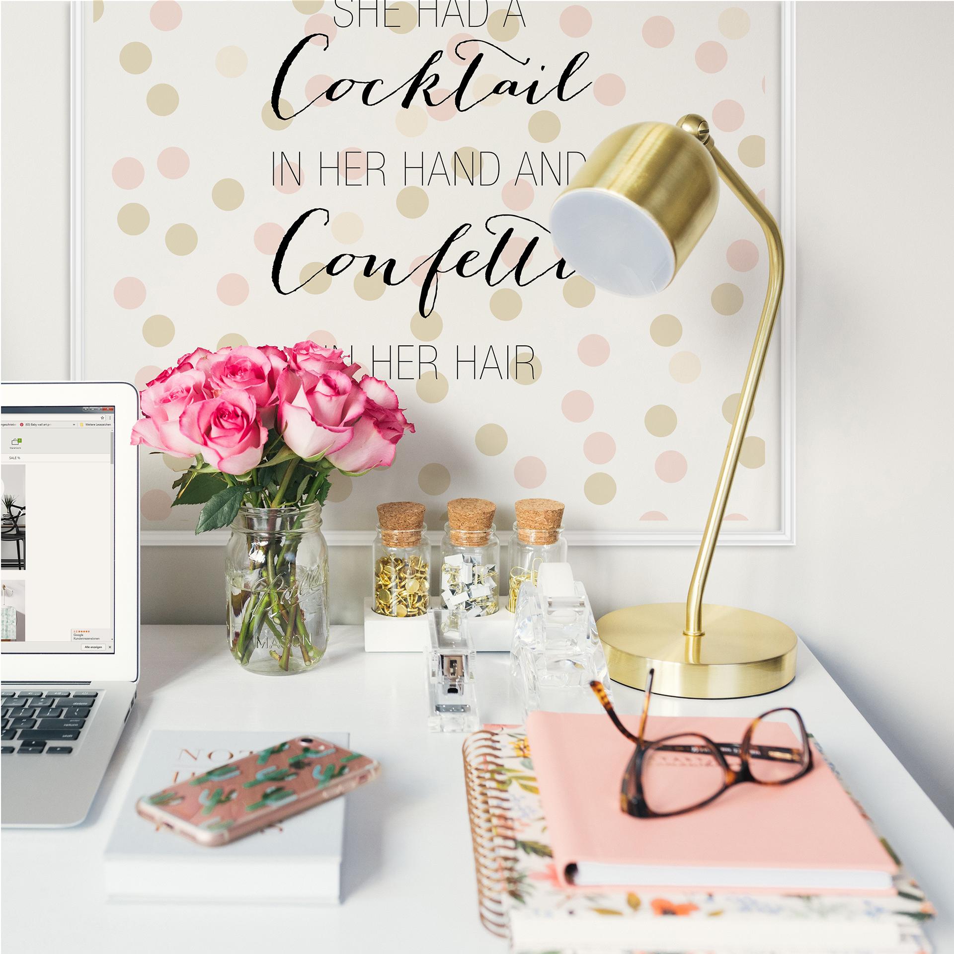Wallprint Confetti & Cream - Cocktail in her Hand and Confetti in hair