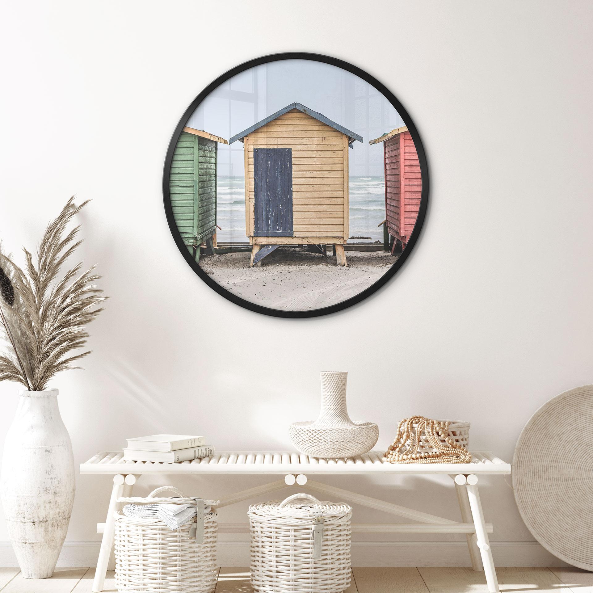 Póster con encanto costero - Cabañas coloridas junto al mar - Rodado por Clint - Redondo