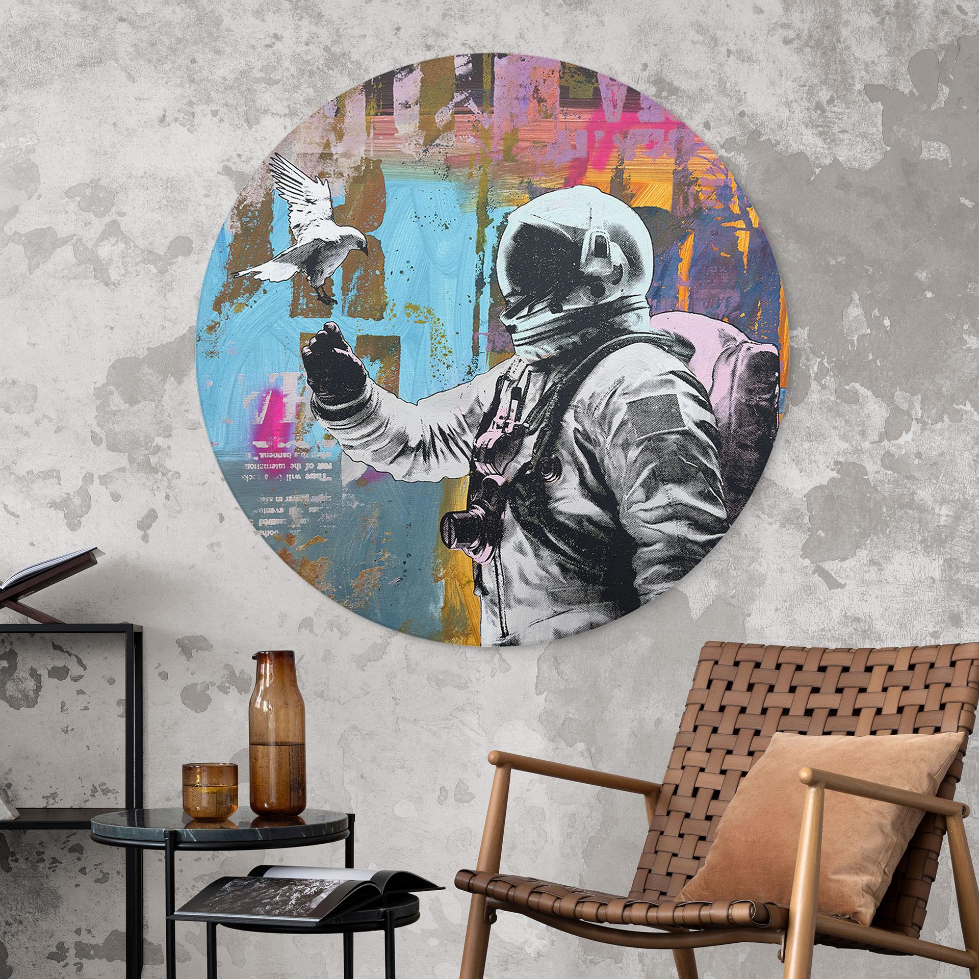 Vægmaleri Astronaut med due - Kuryliuk - rund – print på aluminium (Alu-Dibond)