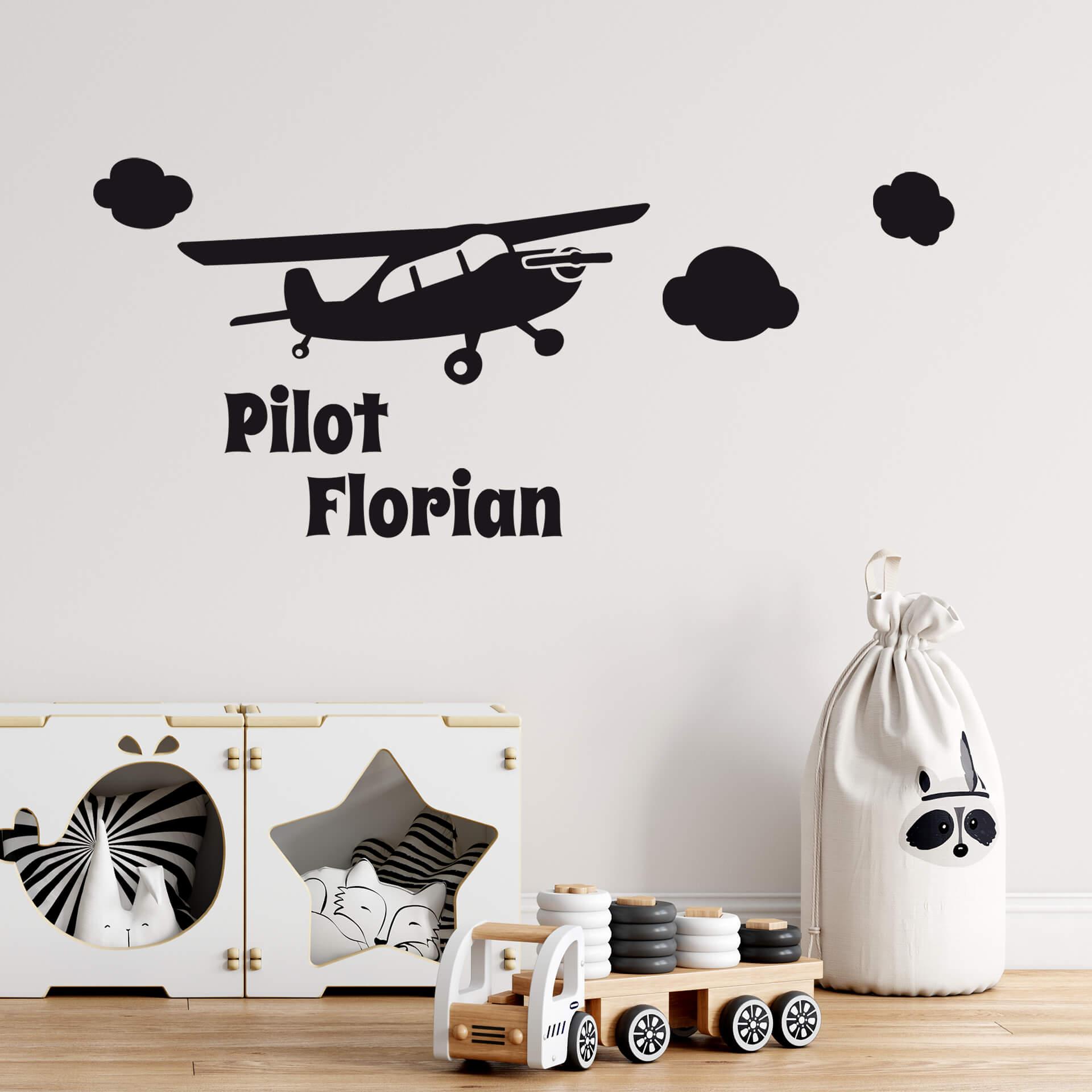 Wandtattoo + Name Pilot