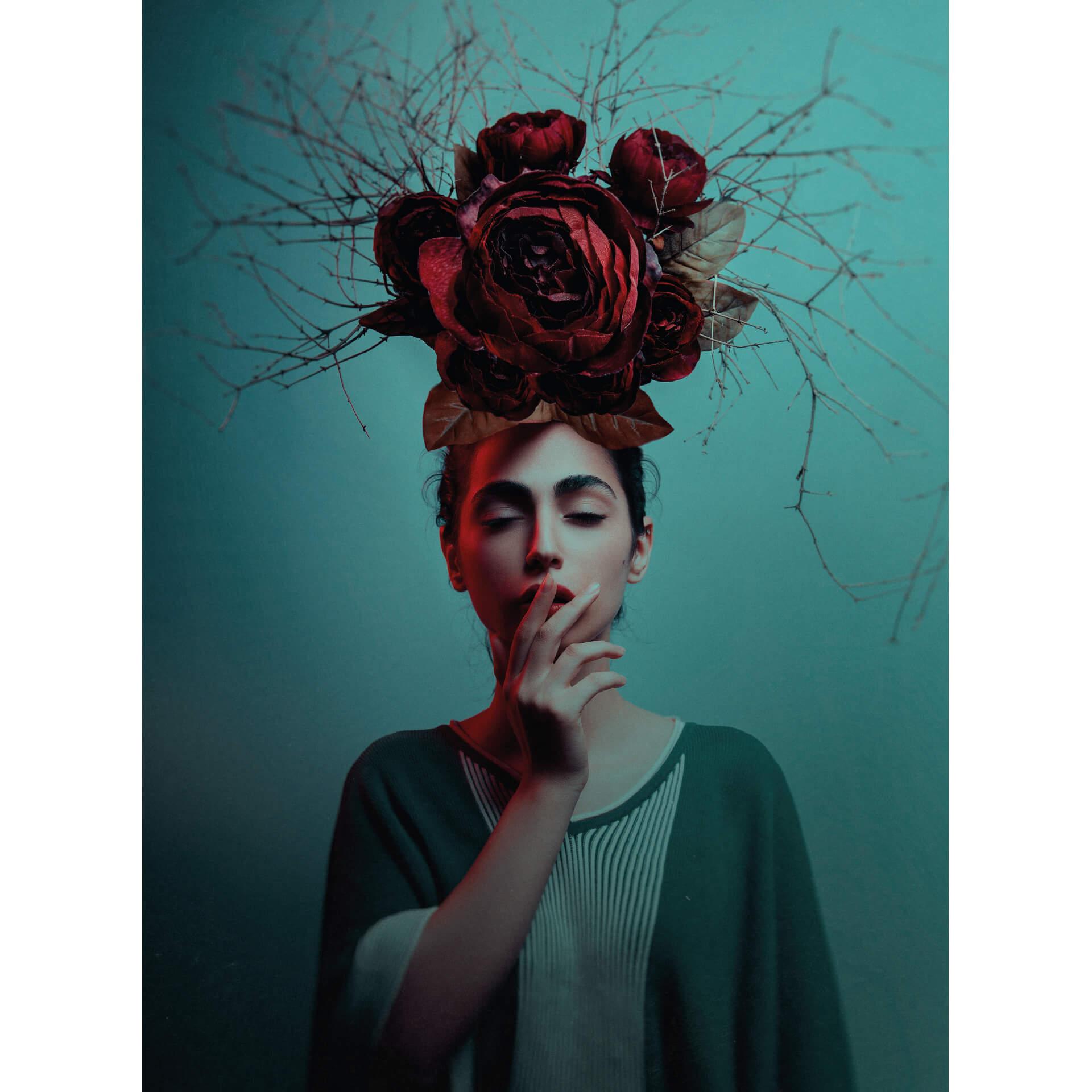 Fotobehang Amin - Flowers in her hair