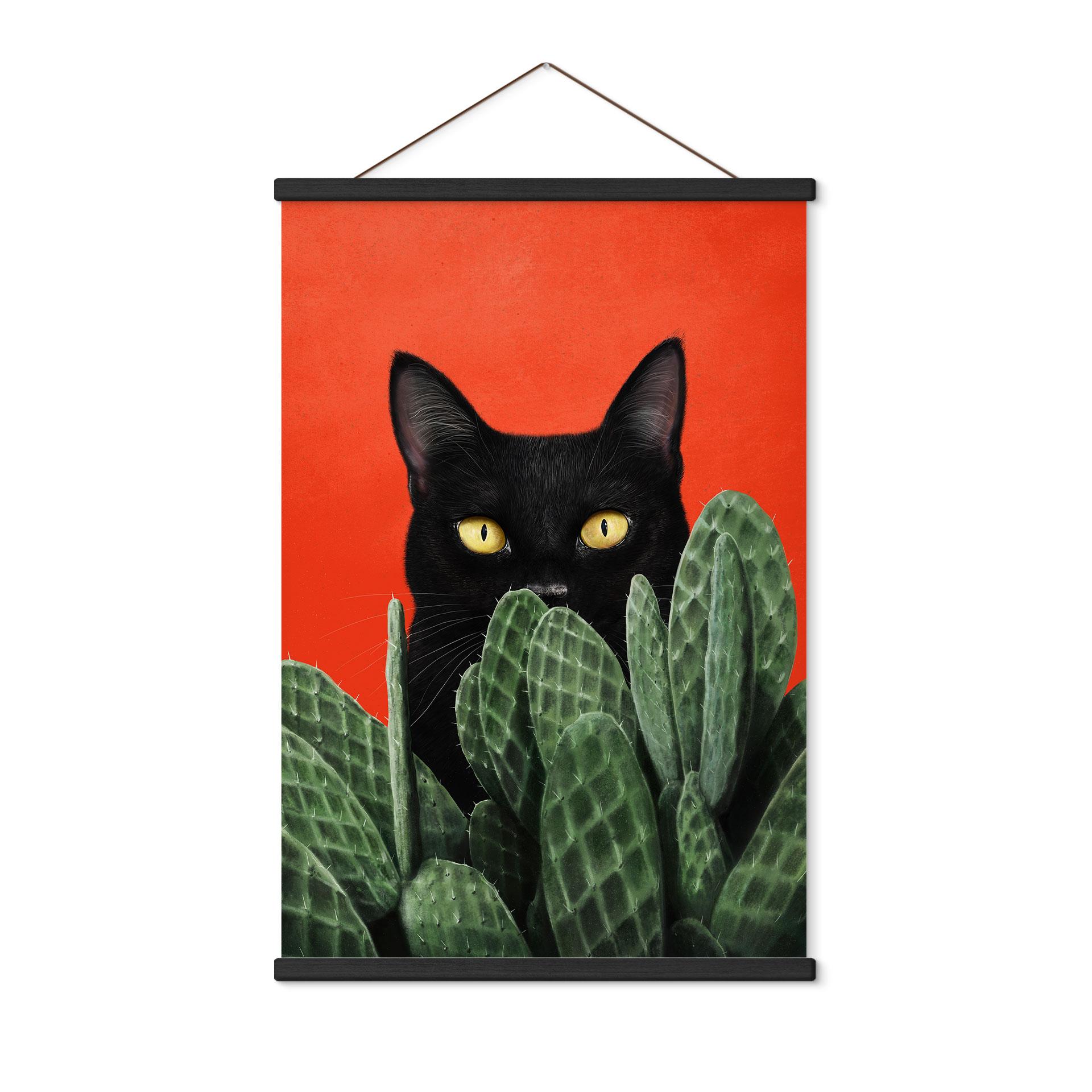 Textil poster Svart katt i kaktus-gömställe - Korenkova