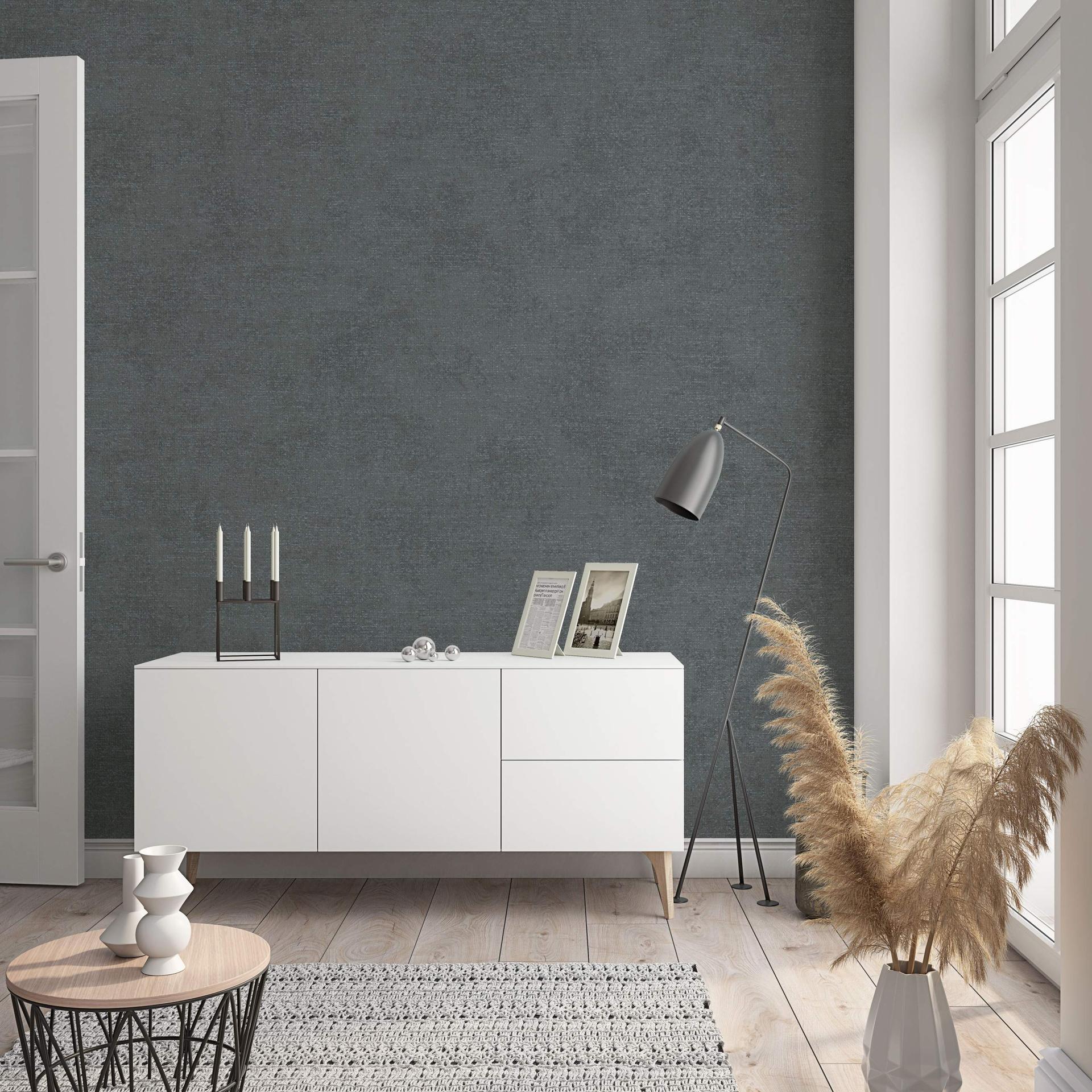 Non-woven tapet med moderne monokromt look og tekstur i antracit ensfarvet
