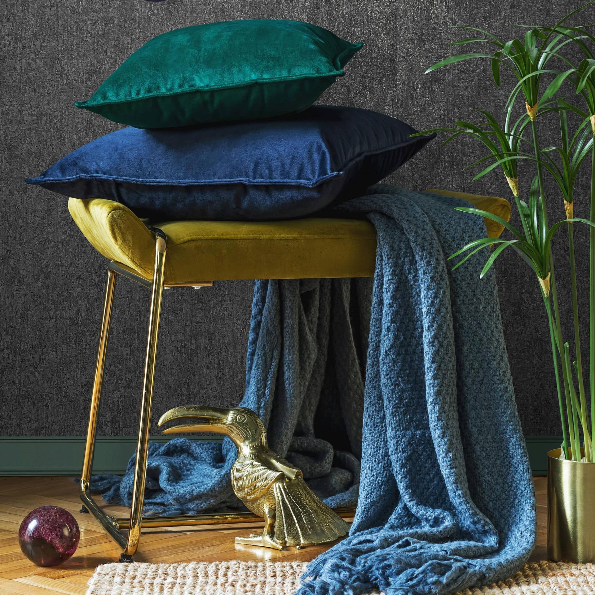 Non-woven tapet med mat, let struktureret antracit betonlook