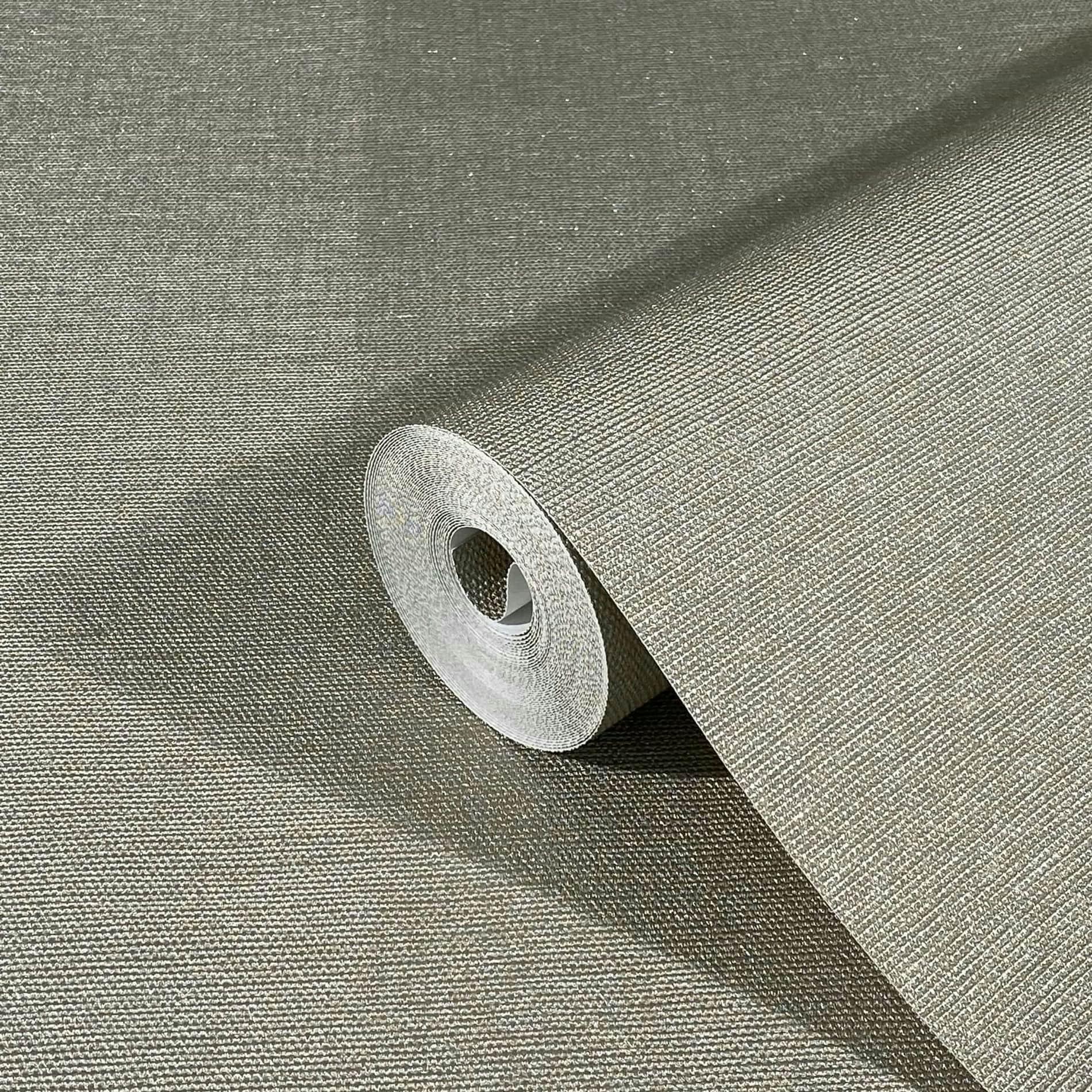 Non-woven tapet med et let tekstureret look i massiv guldstruktur
