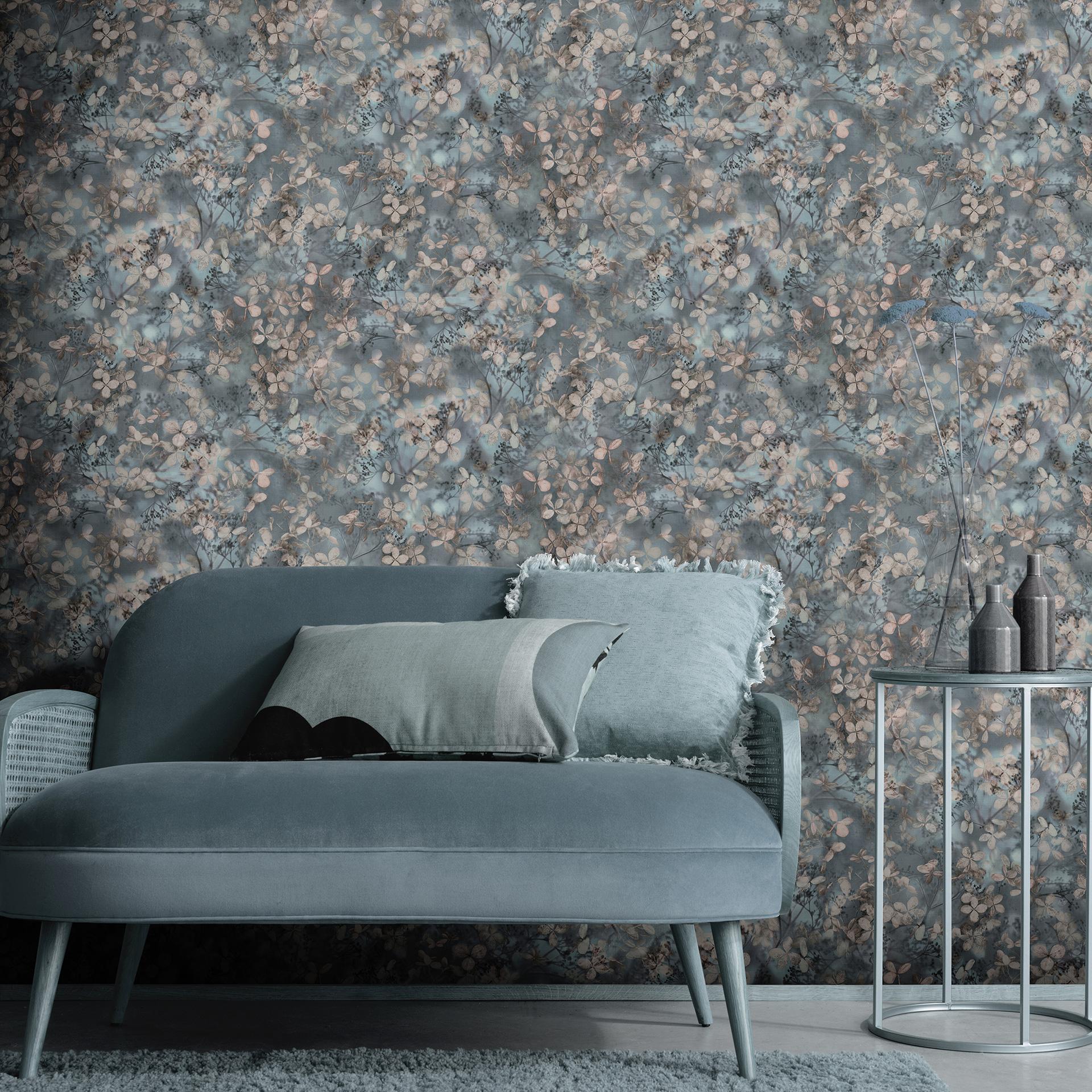 Blåt blomstret non-woven tapet med blade