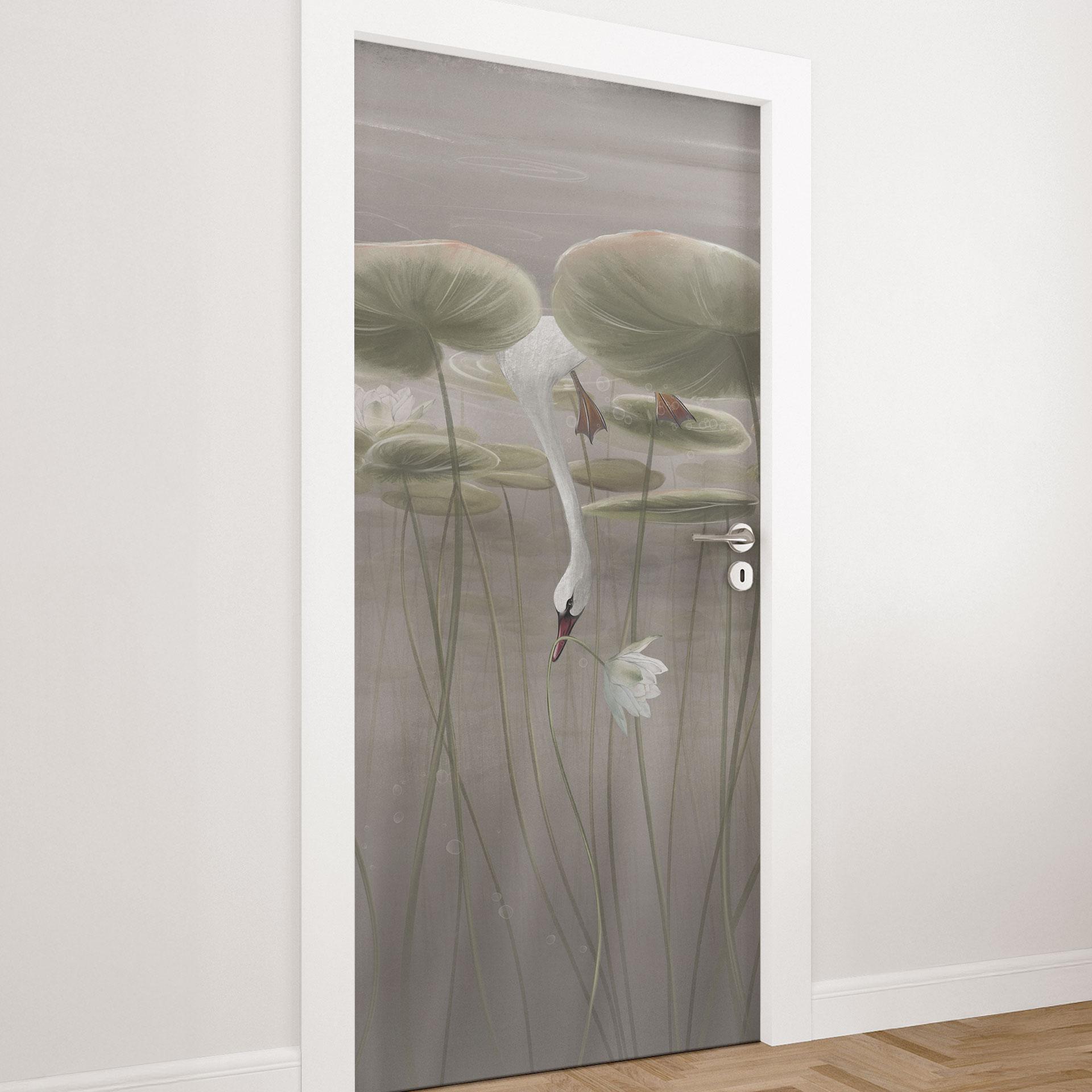 Deurfolie lotusbloemen met zwaan in water in grijs - Ms Tiff