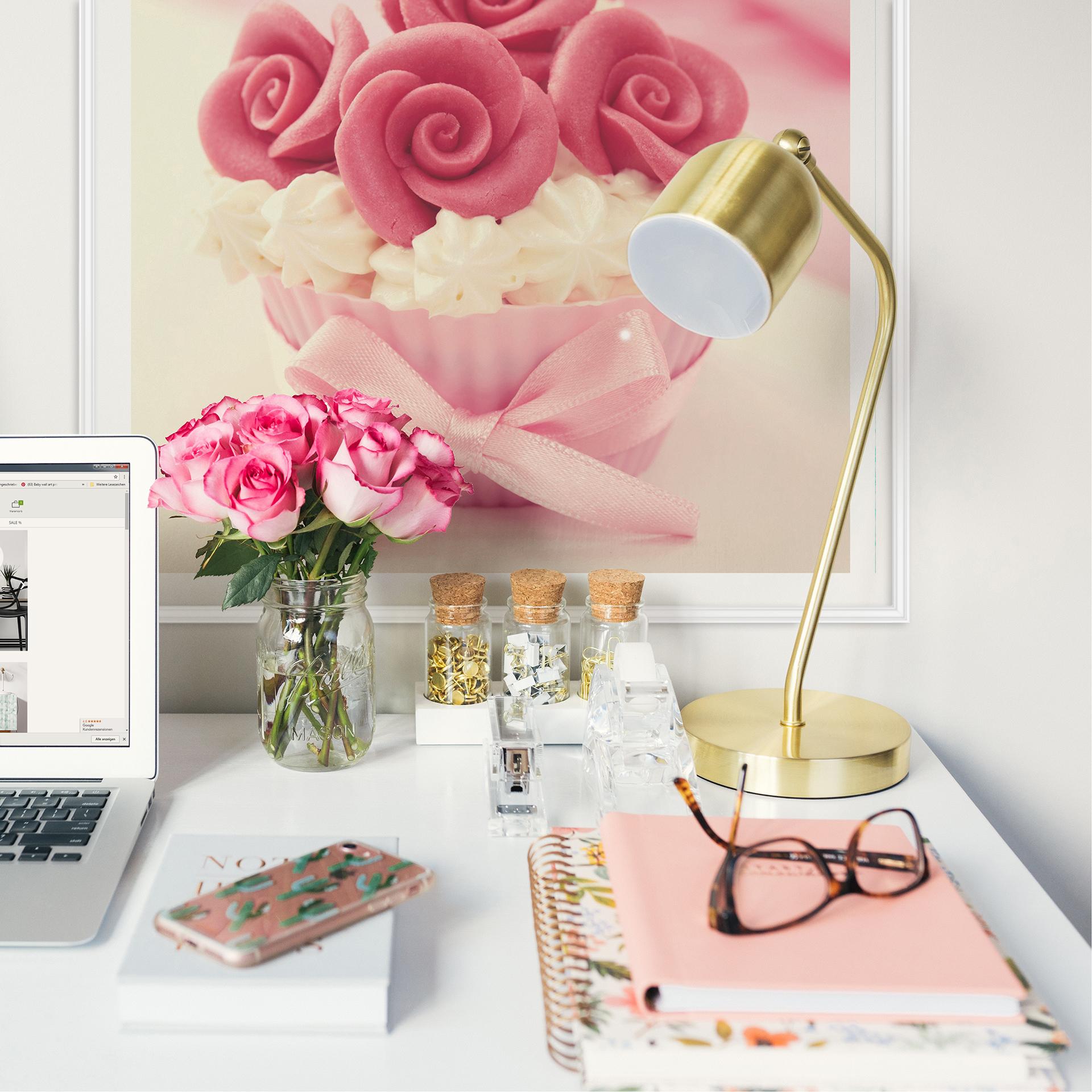 Zelfklevende Poster - Roses on Cupcake