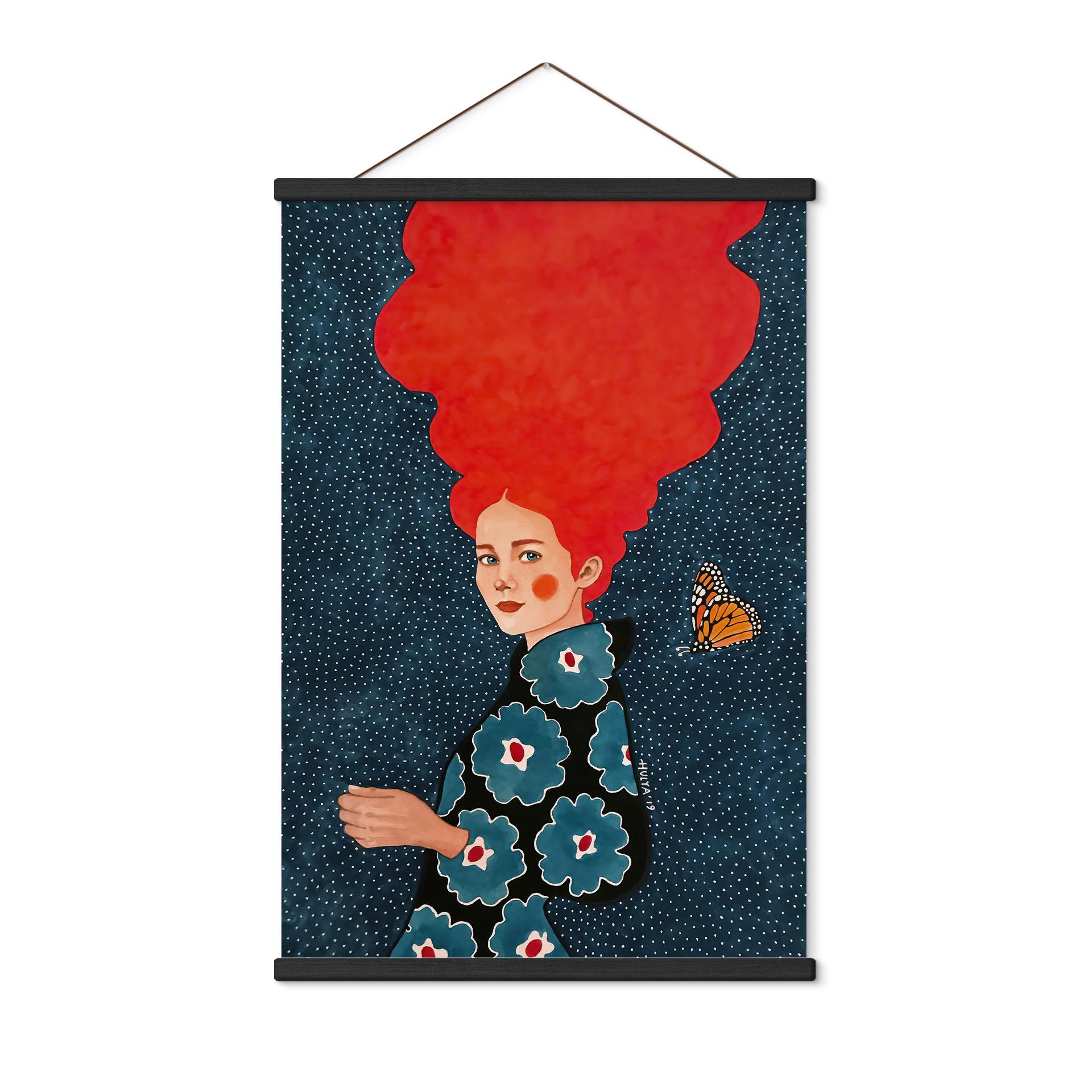 Tekstil plakat Kvinde i blomsterkjole med sommerfugl - Hülya