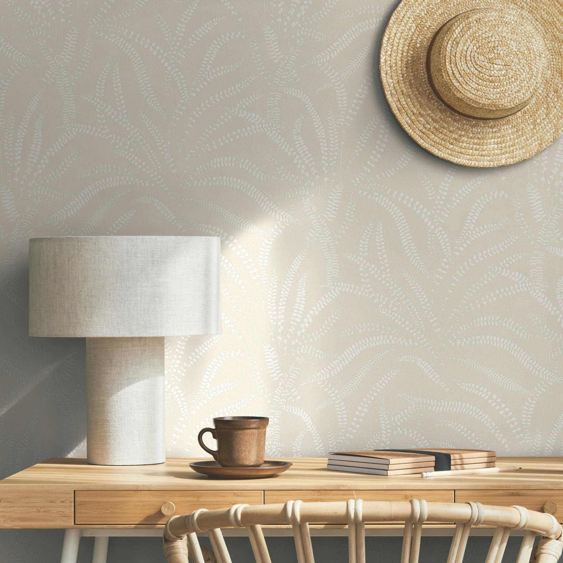 Vliesbehang bladeren, ranken bloemen natuur in beige