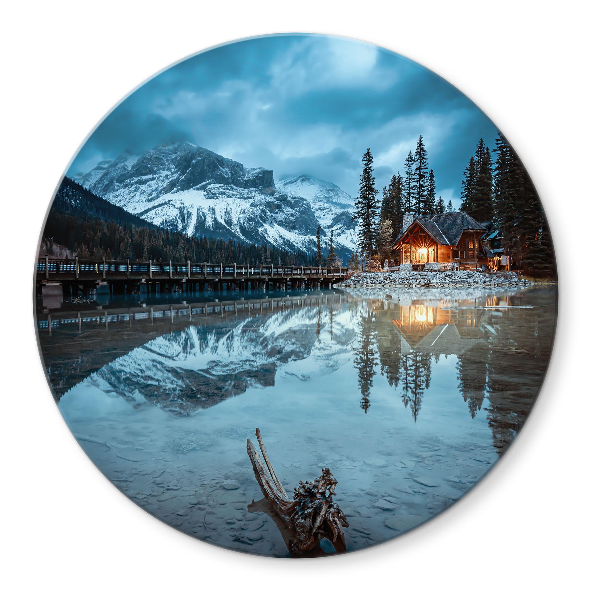 Glasbild Bergidylle am abendlichen See - Bing Li - Rund