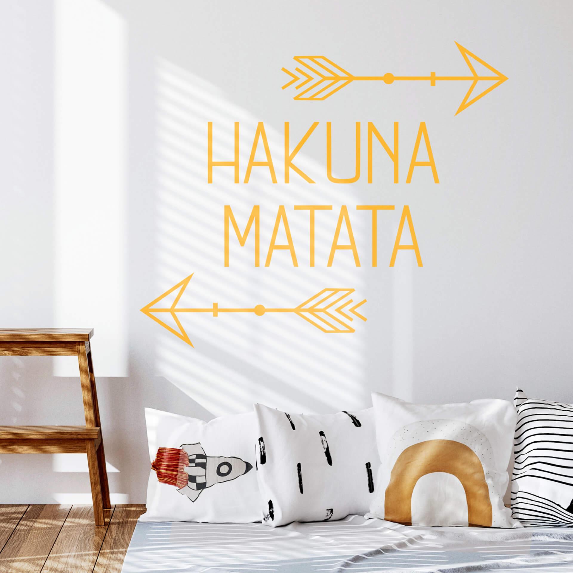 Wallsticker Hakuna Matata med pile