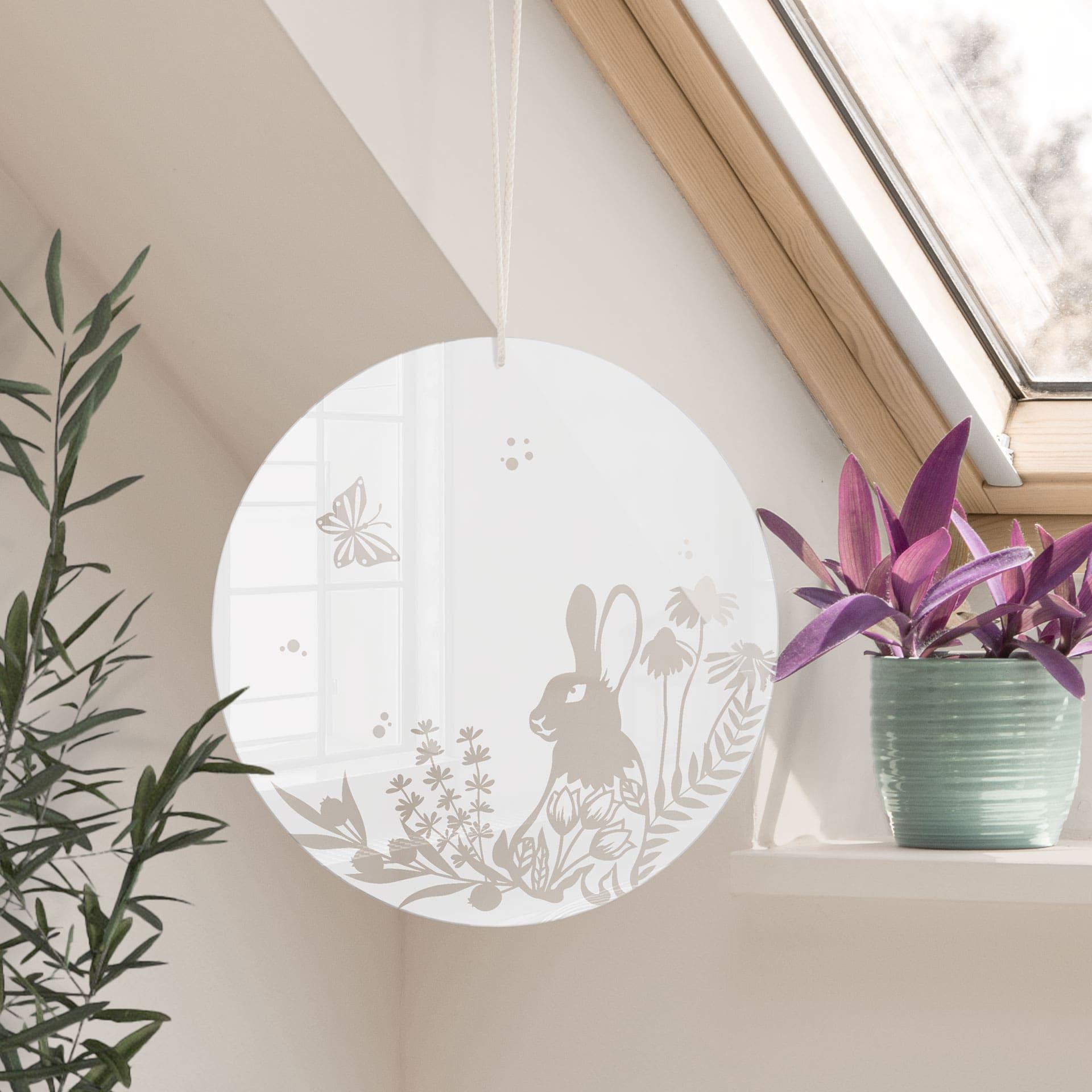 Akrylglasbillede, vinduesbillede til at hænge Hare i blomsterengen - Rund