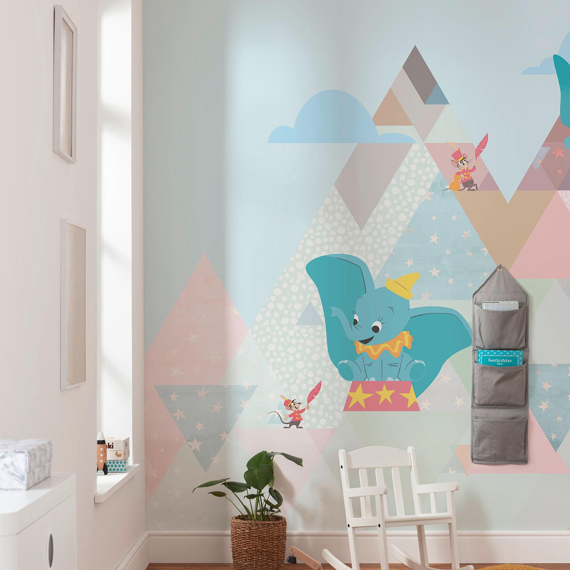 Vliesbehang - Dumbo vliegende olifant - 300 x 280 cm