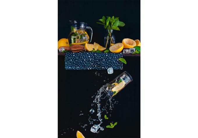 Fototapete Belenko - Lemonade from the top
