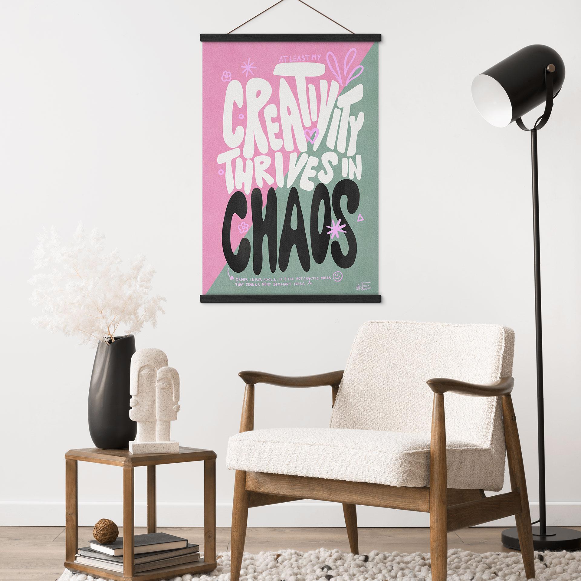 Tekstil plakat Creativity thrives in Chaos - Bloom