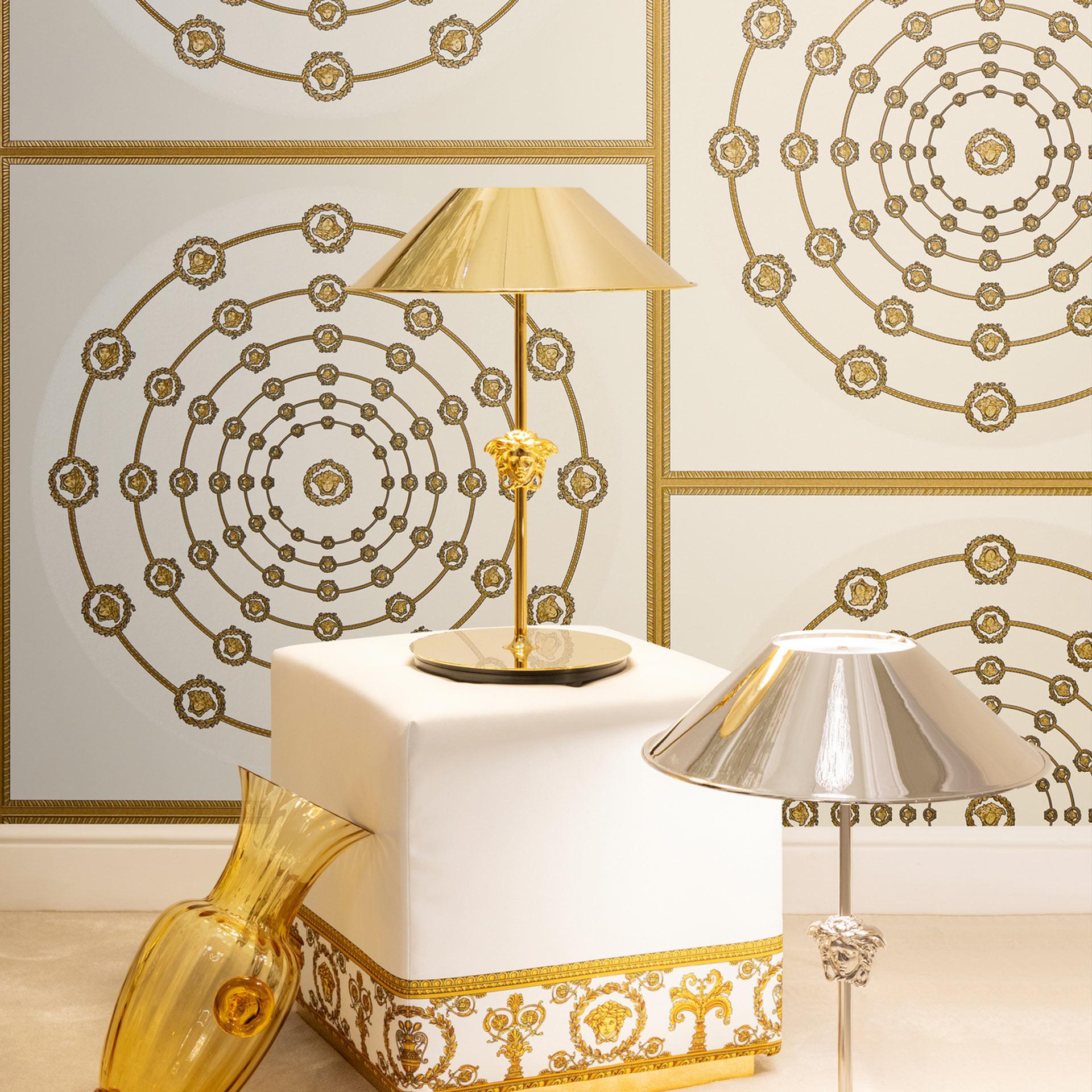 Versace ikke-vævet tapet I Love Baroque Medusa Circles White Gold luksuriøst