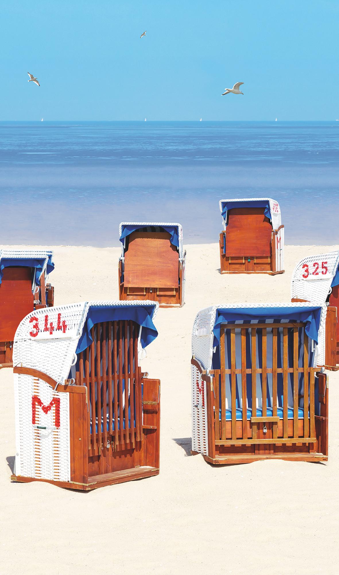 Strandstoel behang aan zee beige, blauw,Illustratie 2,70 x 1,59 m