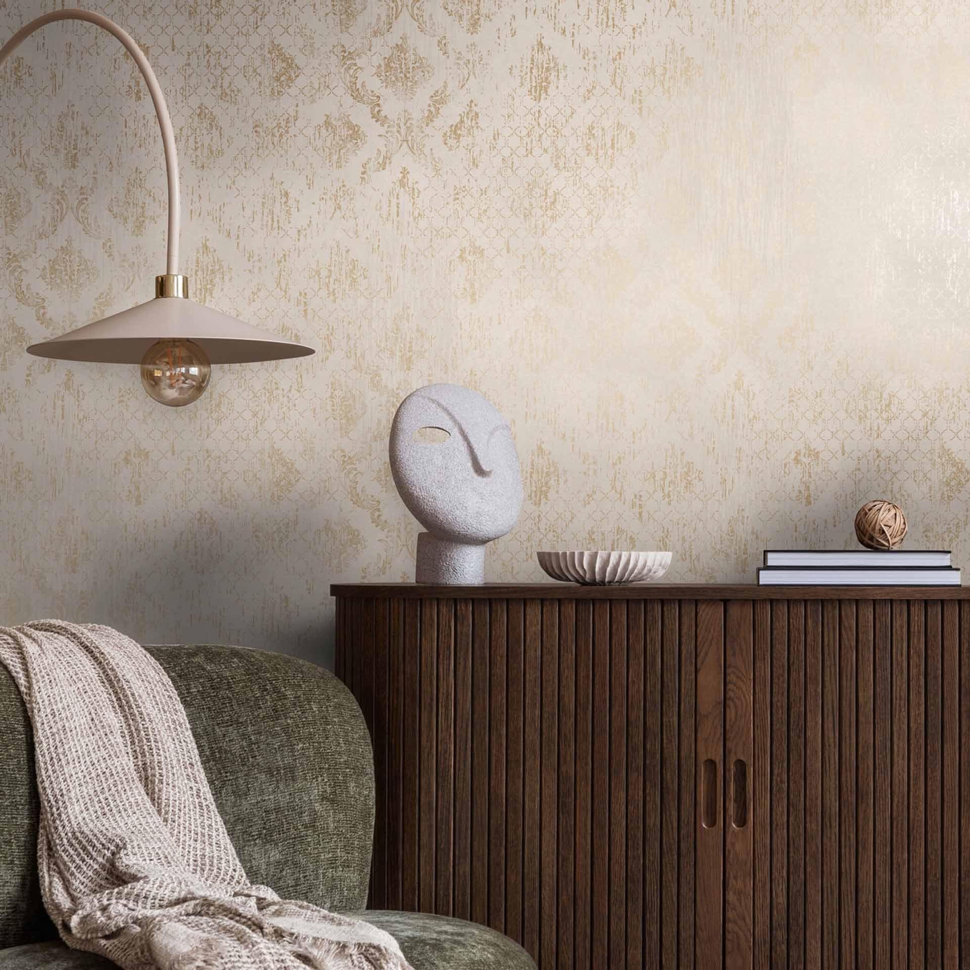 Ornamentalt tapet i beige guld - Ikke-vævet tapet med en blank struktur i et vintage-look