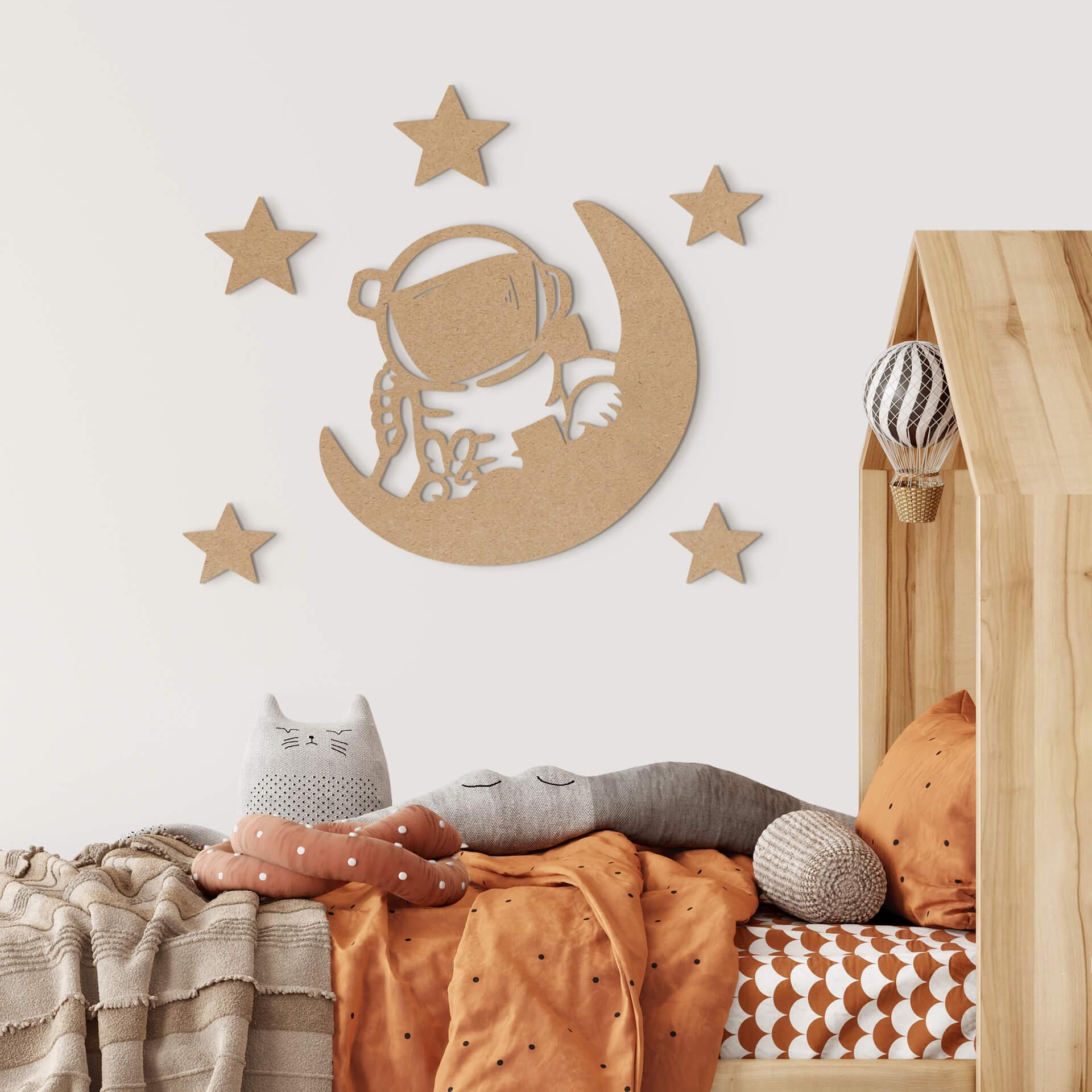 MDF-dekoration Lille astronaut med måne og stjerner