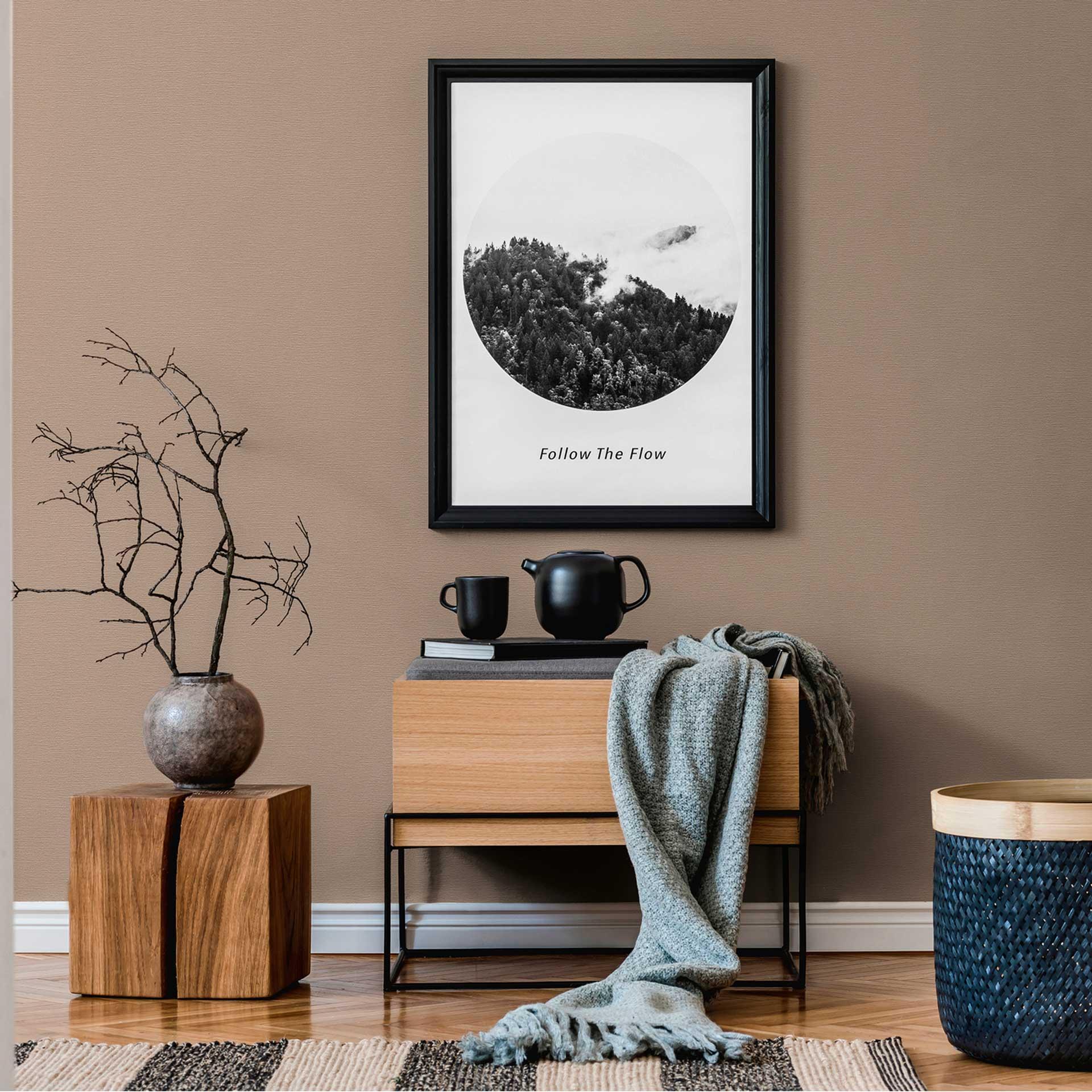 Tekstureret tapet i sandbeige med hørlook - subtilt, varmt og tidløst Ikke-vævet tapet
