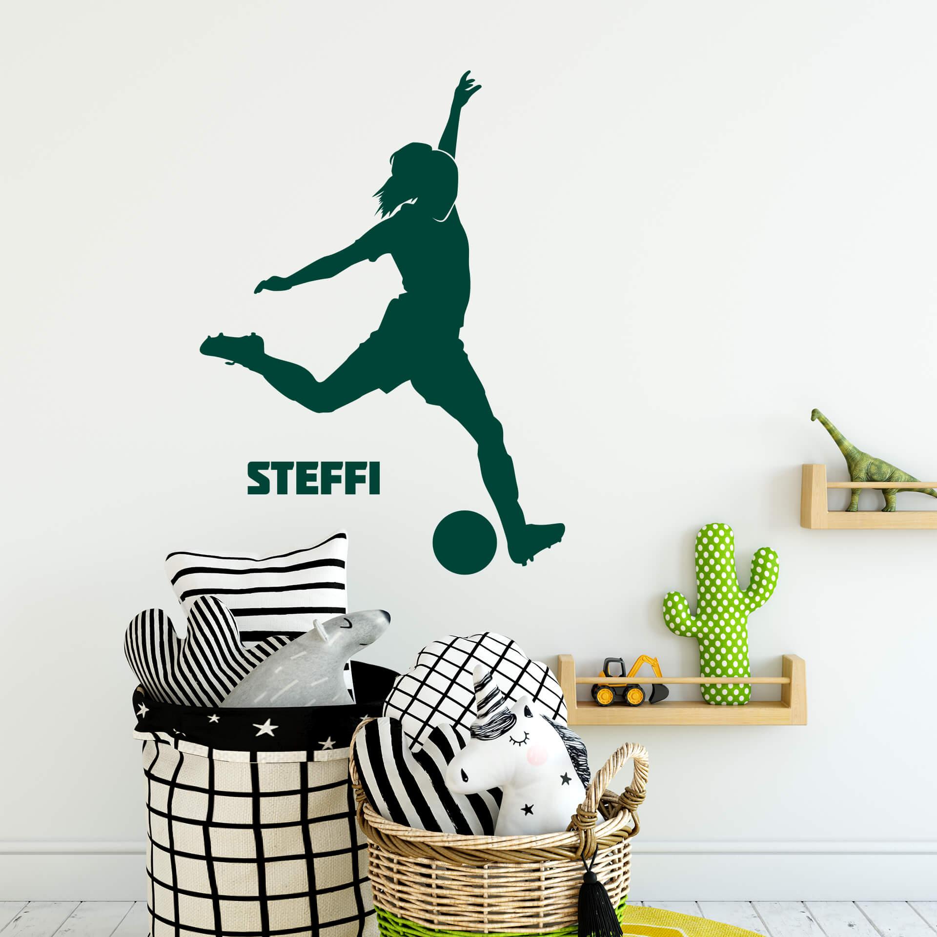 Wandtattoo + Name Fussballspielerin schiesst
