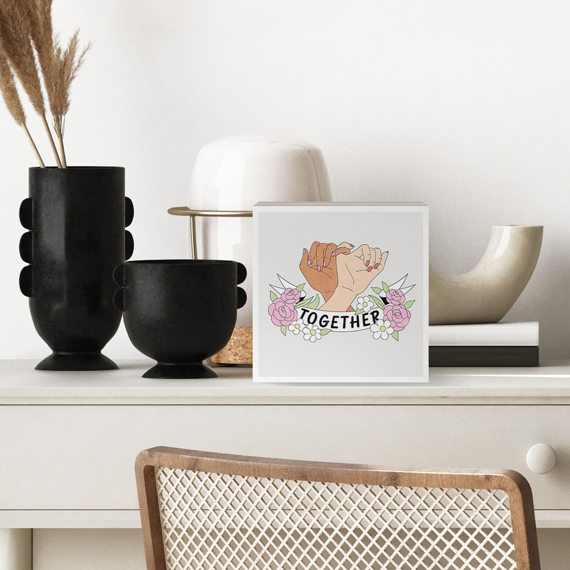 Houten Wanddecoratie om op te hangen - Together Sisterhood Floral Hands - 15x15 cm