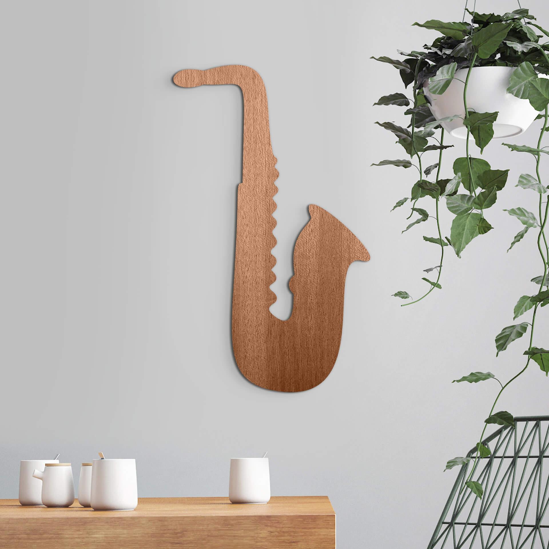 Decoración en madera caoba - Saxofón