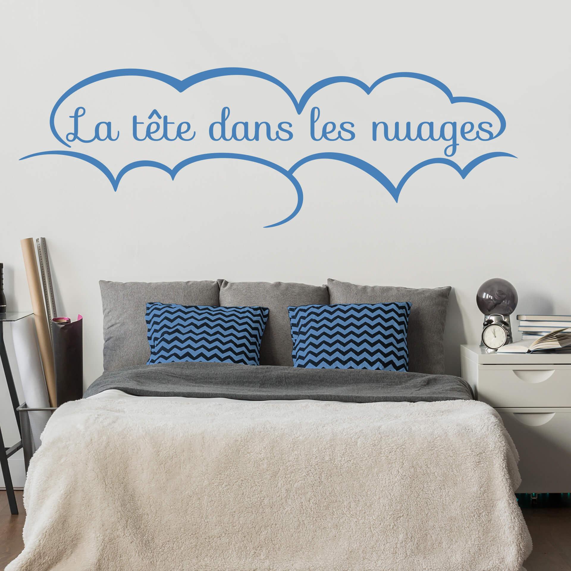 Sticker mural - La tête dans les nuages.