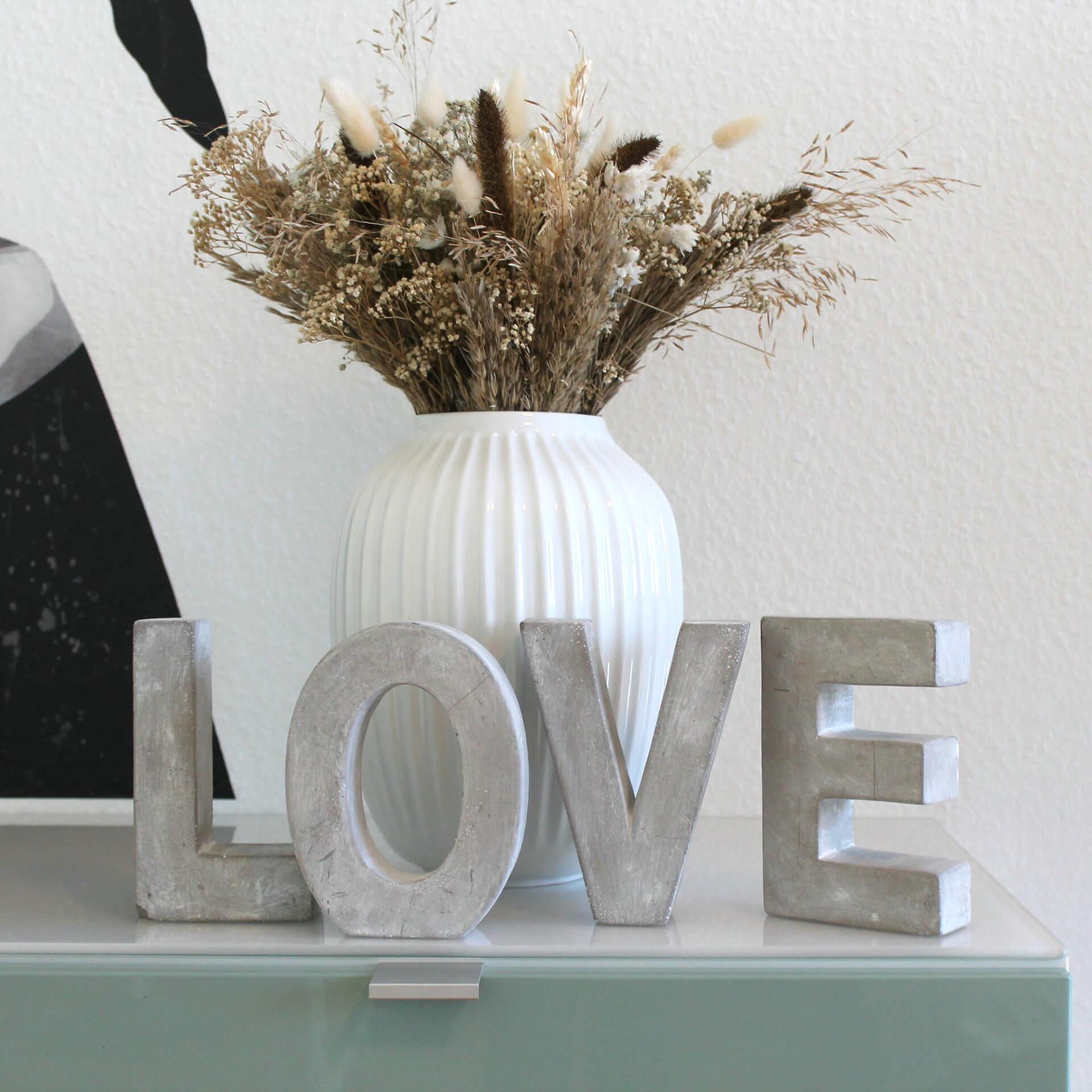 Lettres décoratives en béton LOVE