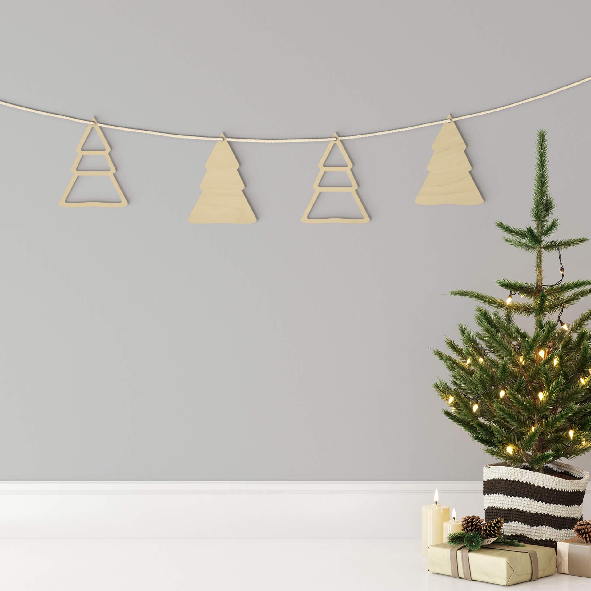 Decoración en madera - Colgante árbol de Navidad de madera de álamo (4 piezas) - 8x10 cm c/u