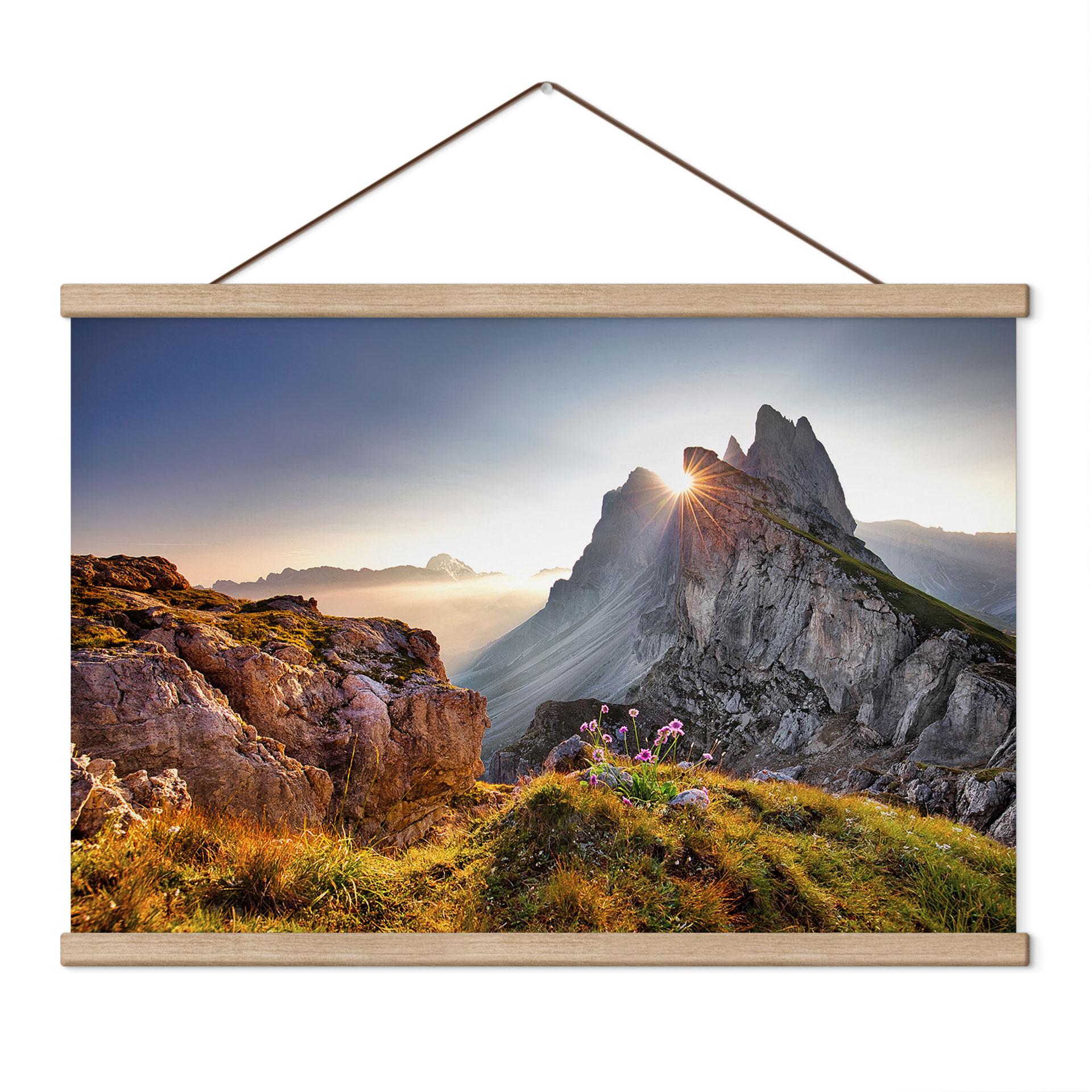 Textielposter zonsopgang boven de bergen in Zuid-Tirol