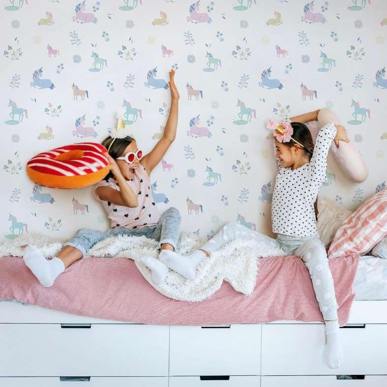 Børnetapet, non-woven tapet med illustration Kids Walls hvid, farverig