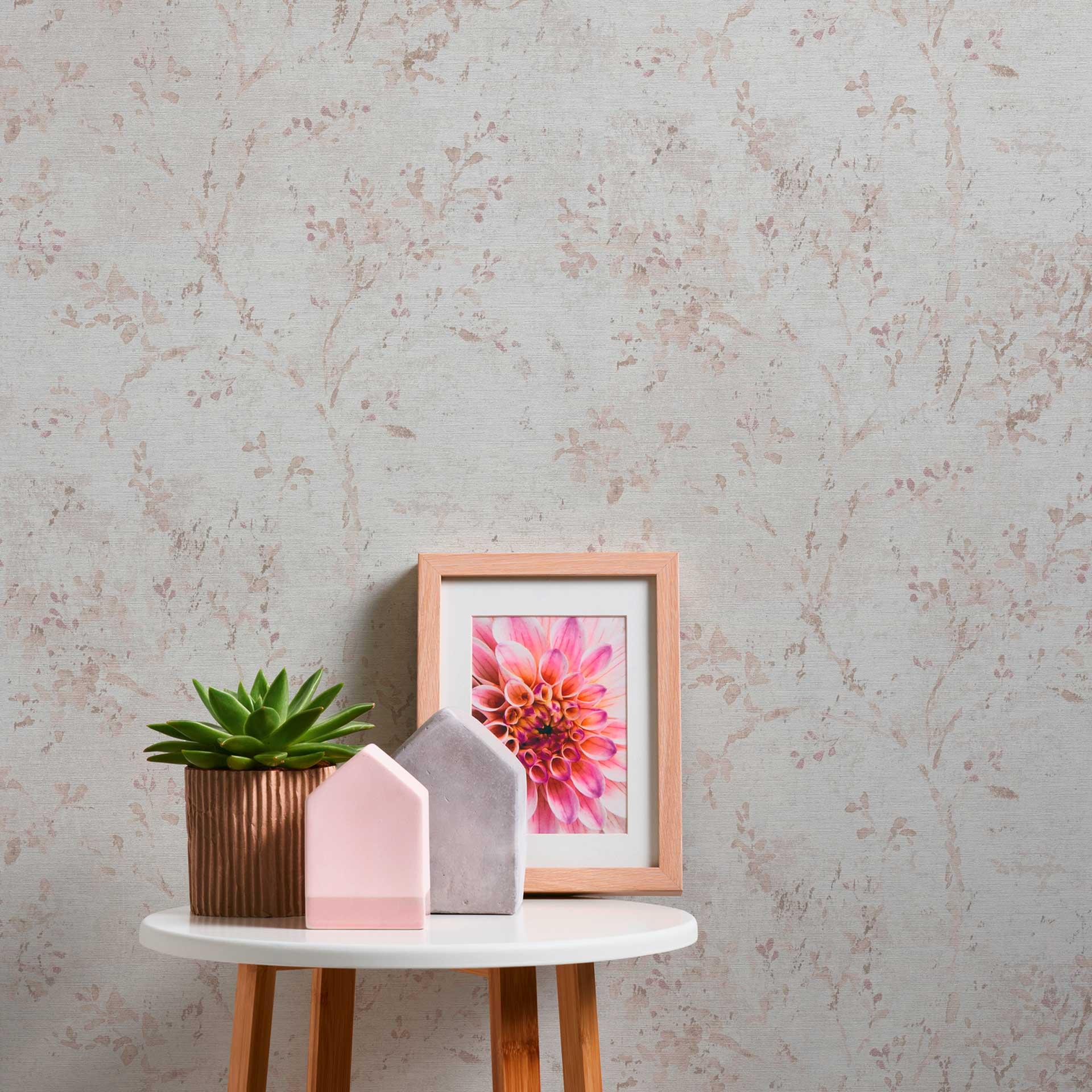 Blomstermønstret tapet i hør-look beige - sart blomsterdesign tapet hvid