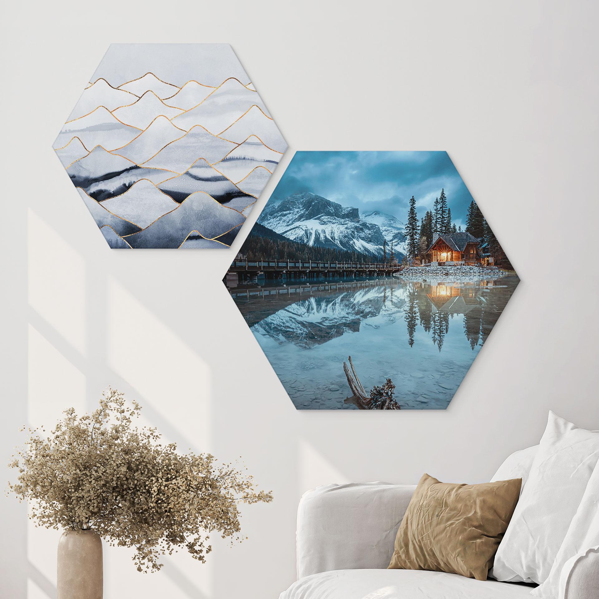 Hexagon Wandbild Bergidylle am abendlichen See - Bing Li - Alu-Dibond