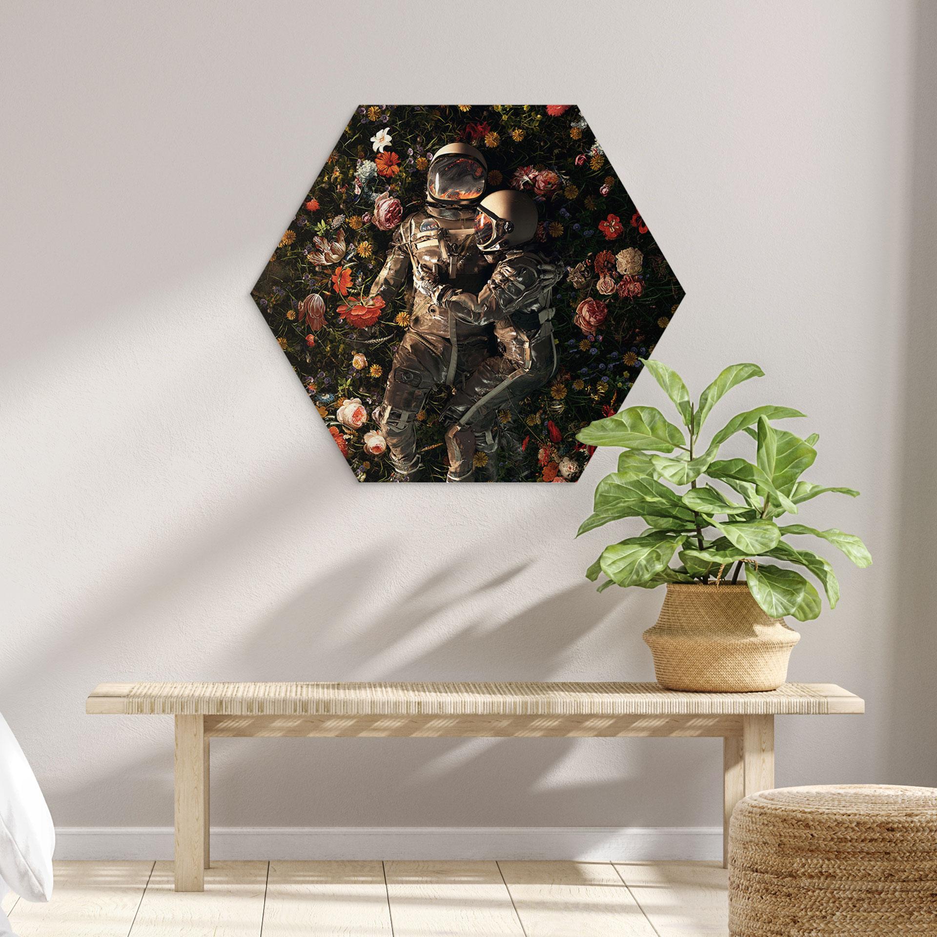 Hexagon Dibond Astronauter på en blomstereng - Nicebleed