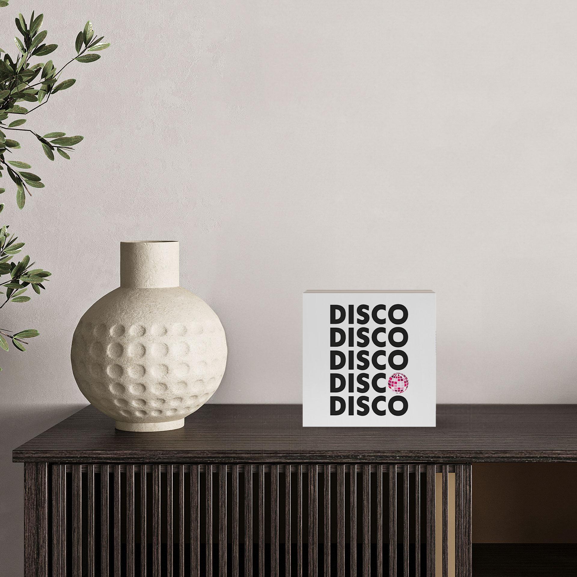 Billede af træ til at hænge op - Retro Disco Vibes Typografi - Kerr-Dineen - 15x15 cm