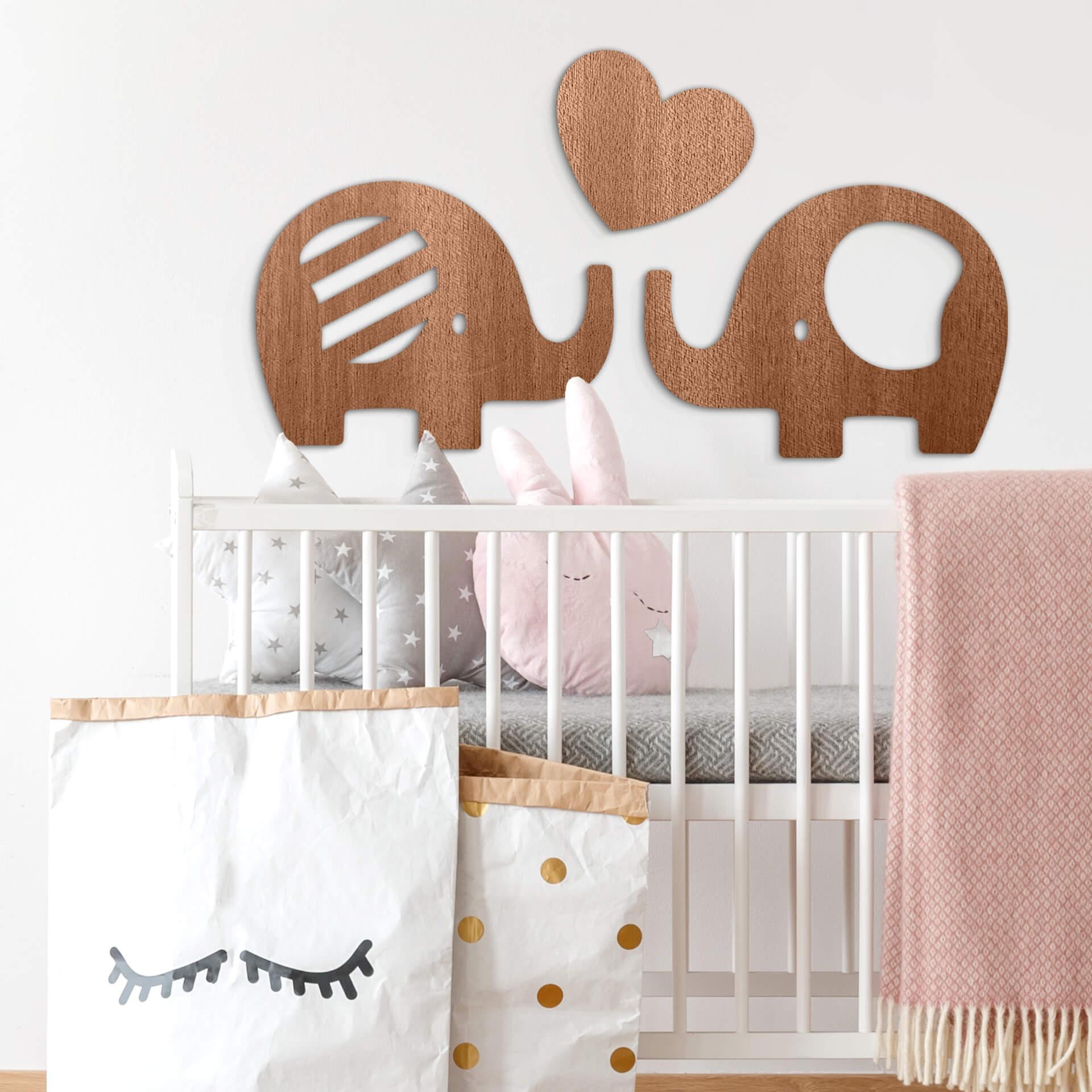 Décoration en bois acajou - Éléphant avec un cœur (3 parties)