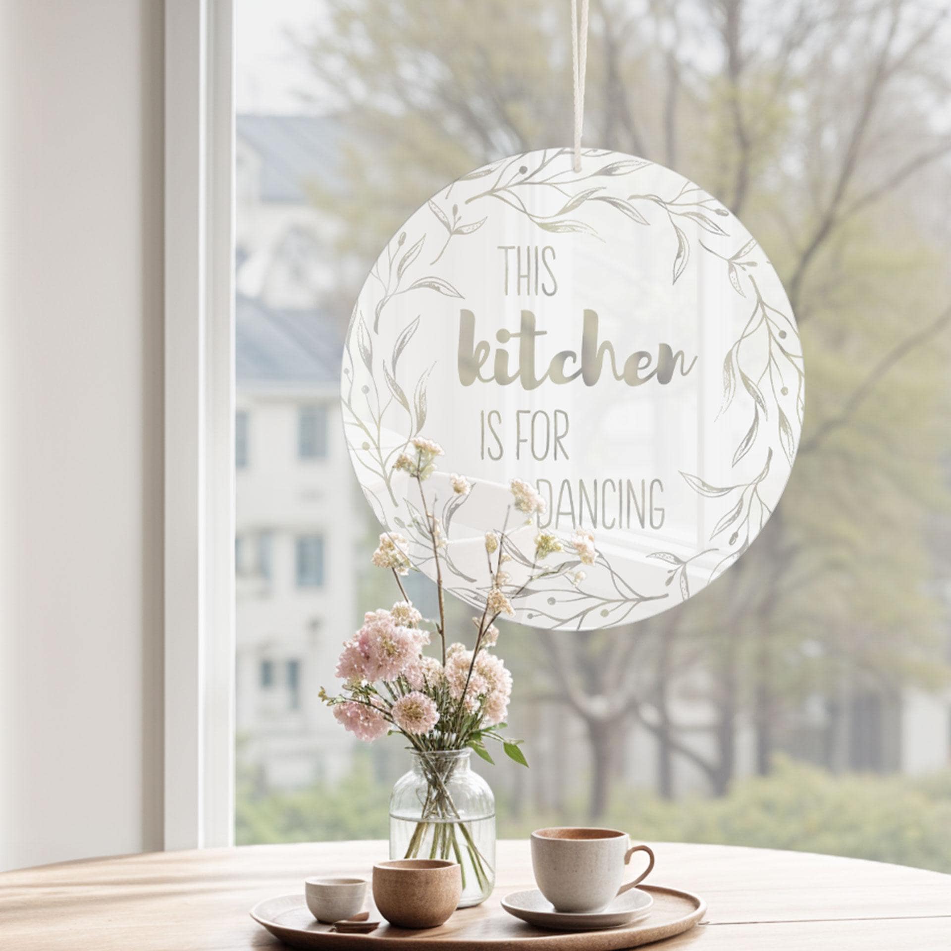 Akrylglasbillede, vinduesbillede til at hænge op This kitchen is for dancing - Round
