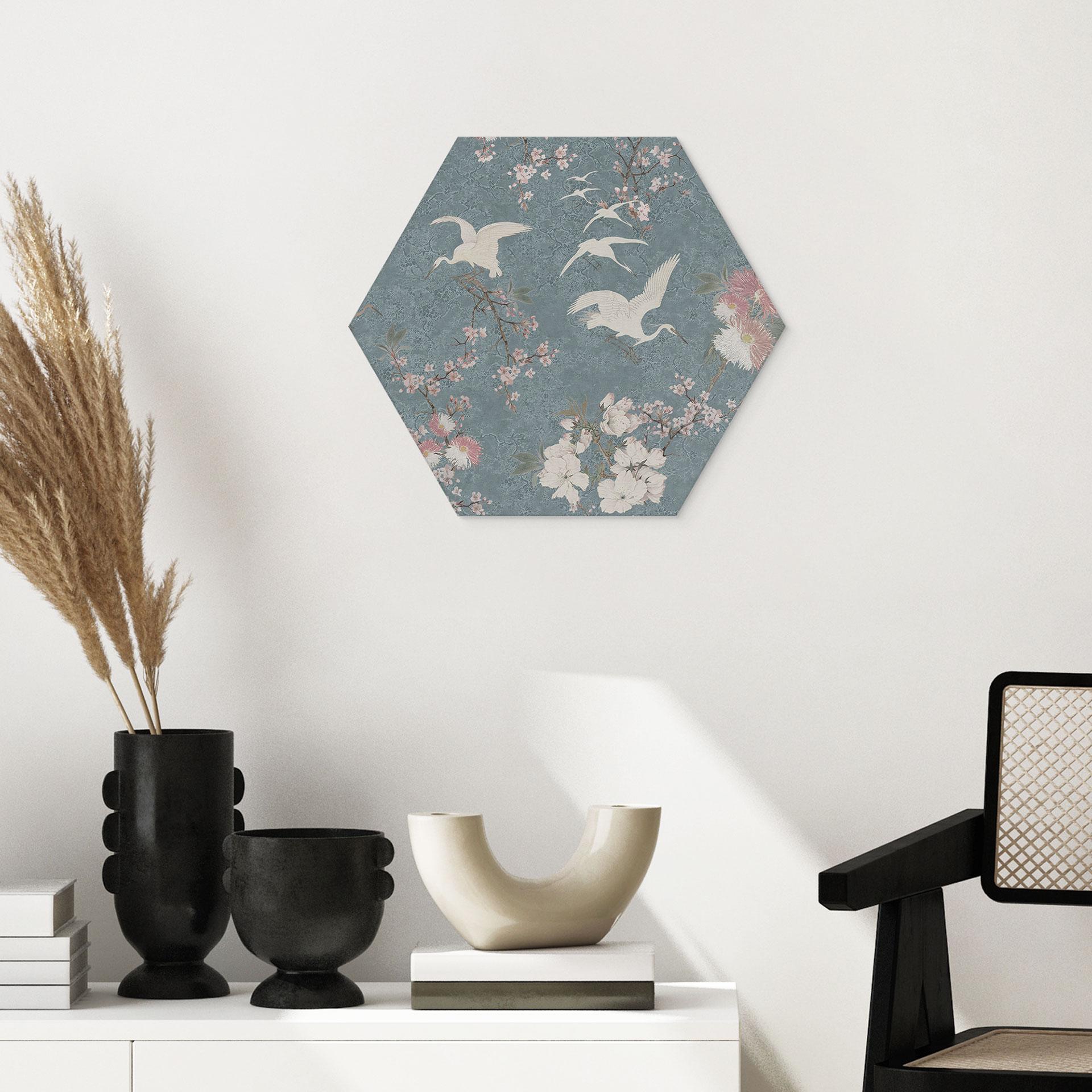 Sekskantet billede Kraner i kirsebærblomstens beruselsesblå - Bloomery Decor - Alu-Dibond
