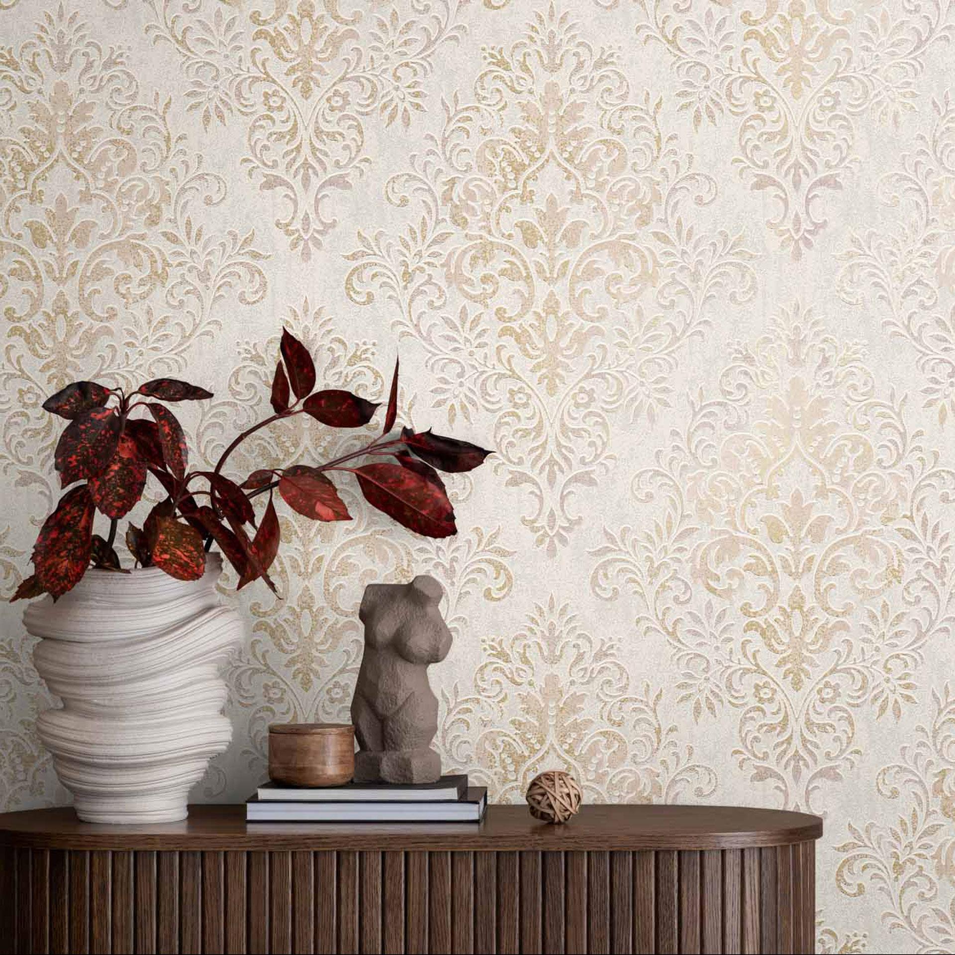 Ornamenttapet i beige og creme non-woven tapet Jette i barok stil klassisk