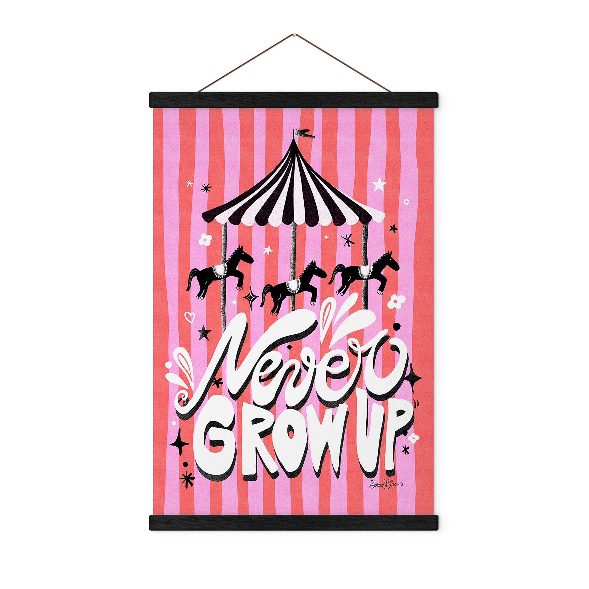 Tekstil plakat Rundkørsel - Never grow up - Bloom