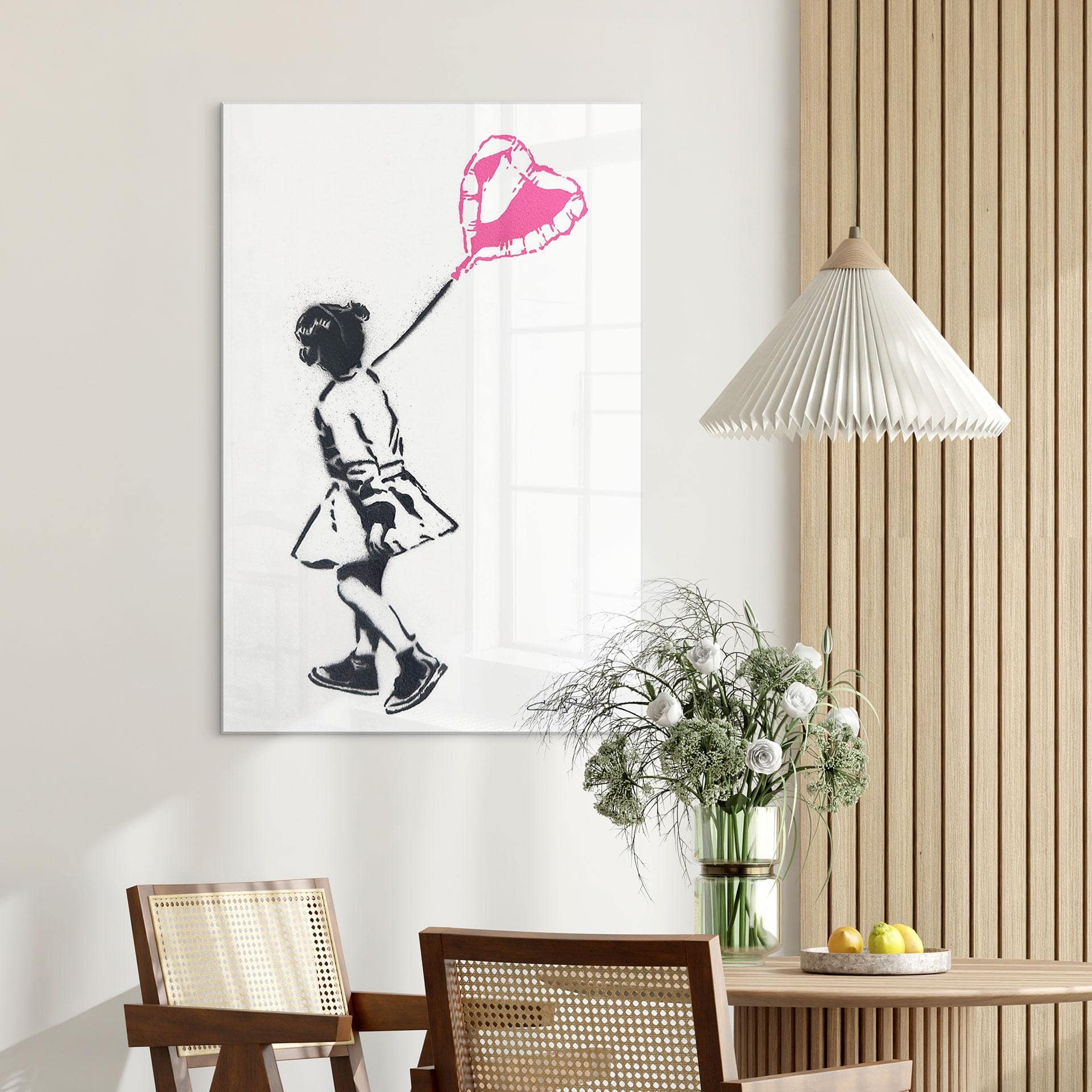 Tableau en verre acrylique Fille Street Art avec Ballon en Cœur - Habib