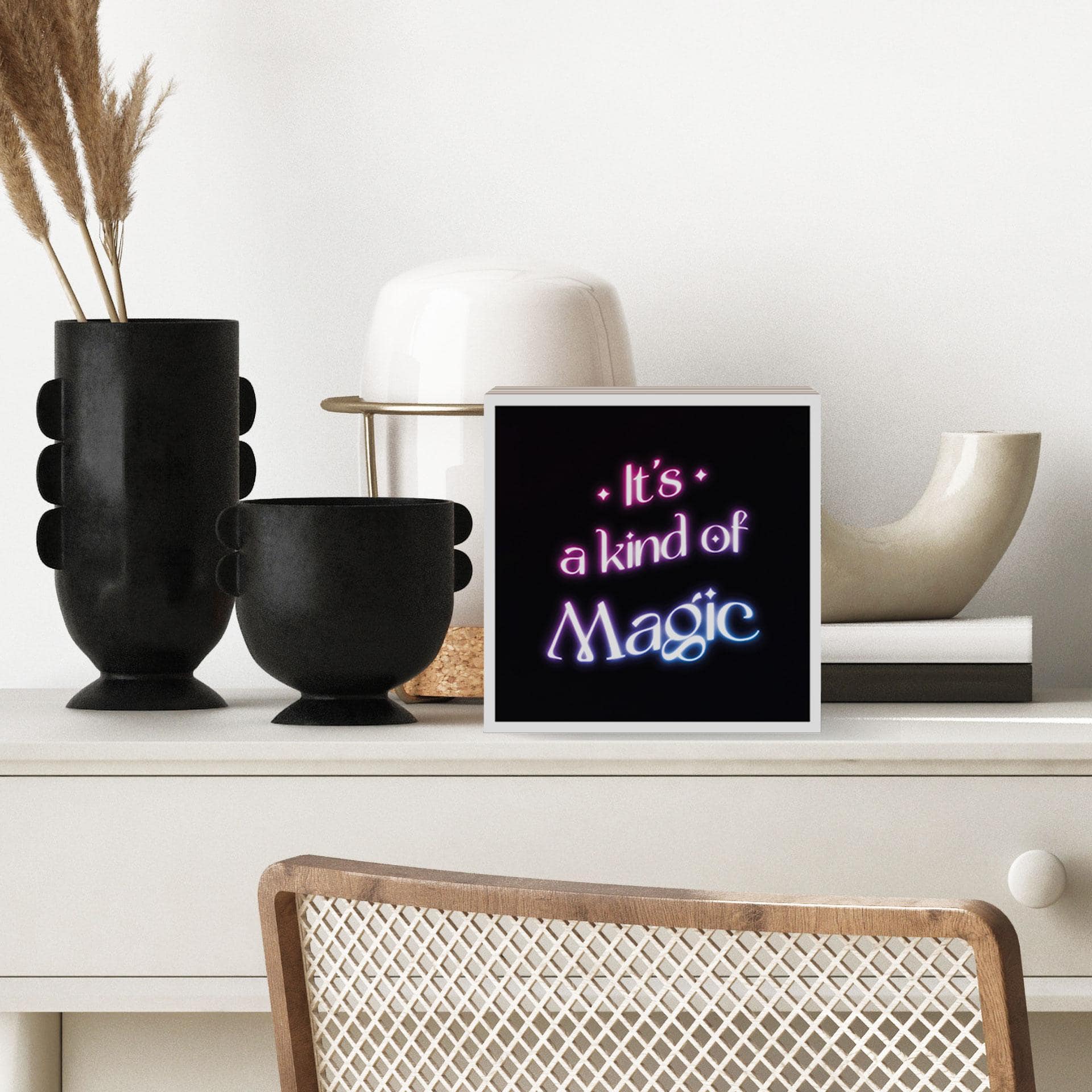 Træ dekoration blok Songtext - It's a kind of magic