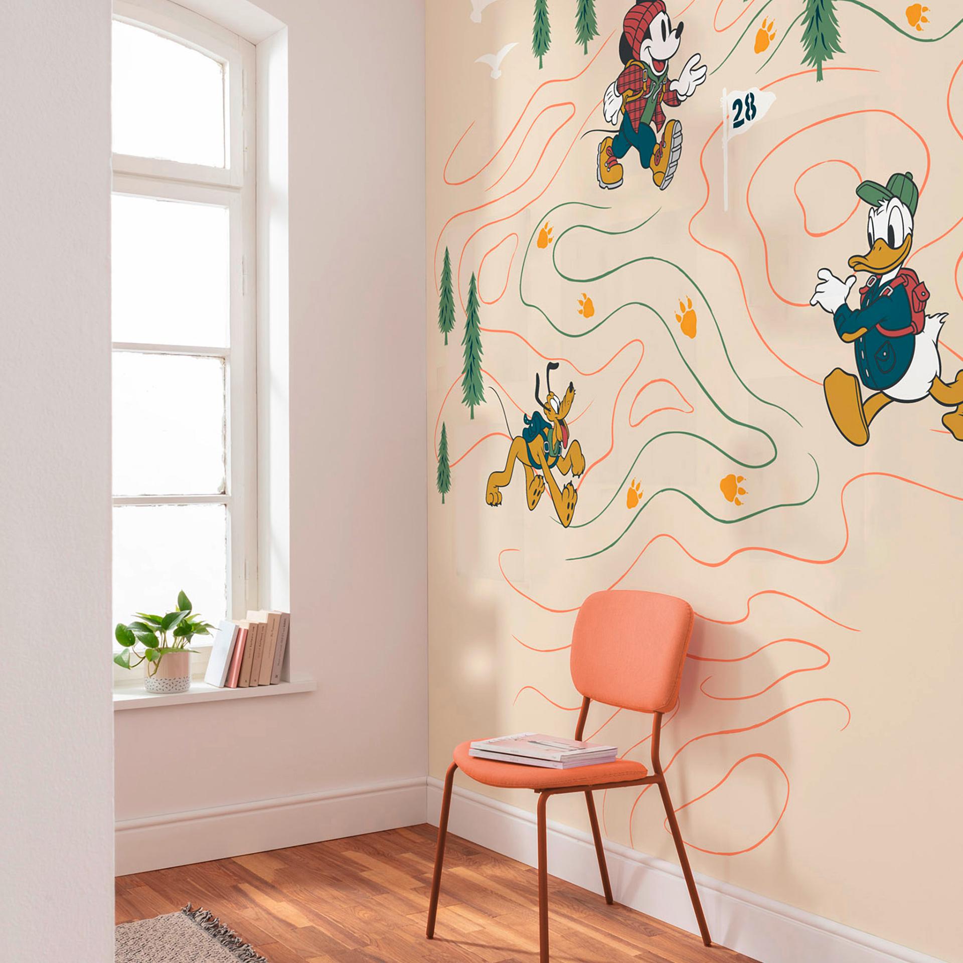 Vlies behang - Mickey ontmoet de berg - 300 x 280 cm