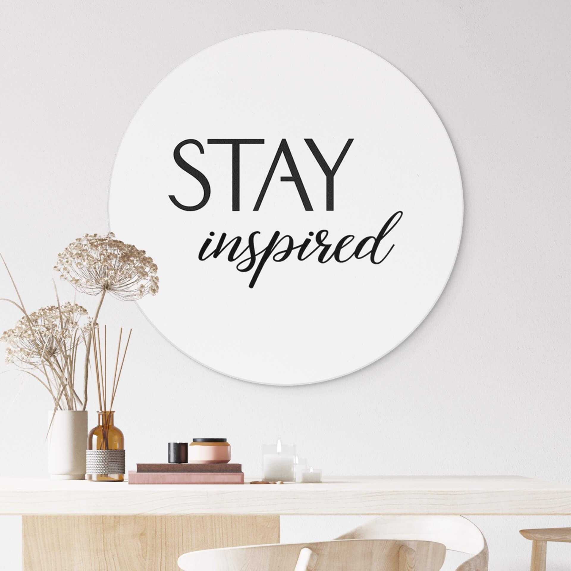 Vægcirkel Stay Inspired – print på aluminium (Alu-Dibond)