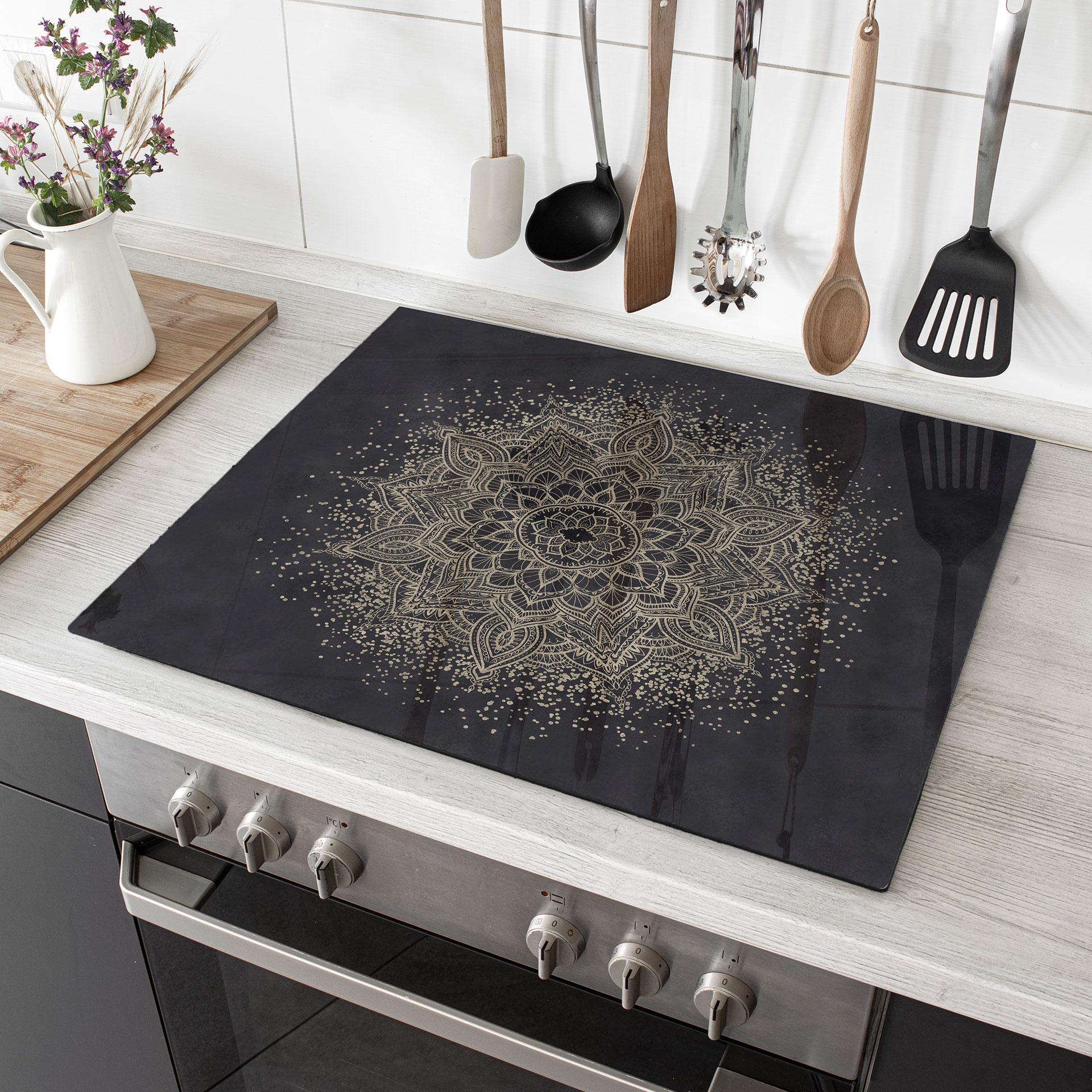 Kogeplade Elegant mandala i sort og guld - Bloomery Decor